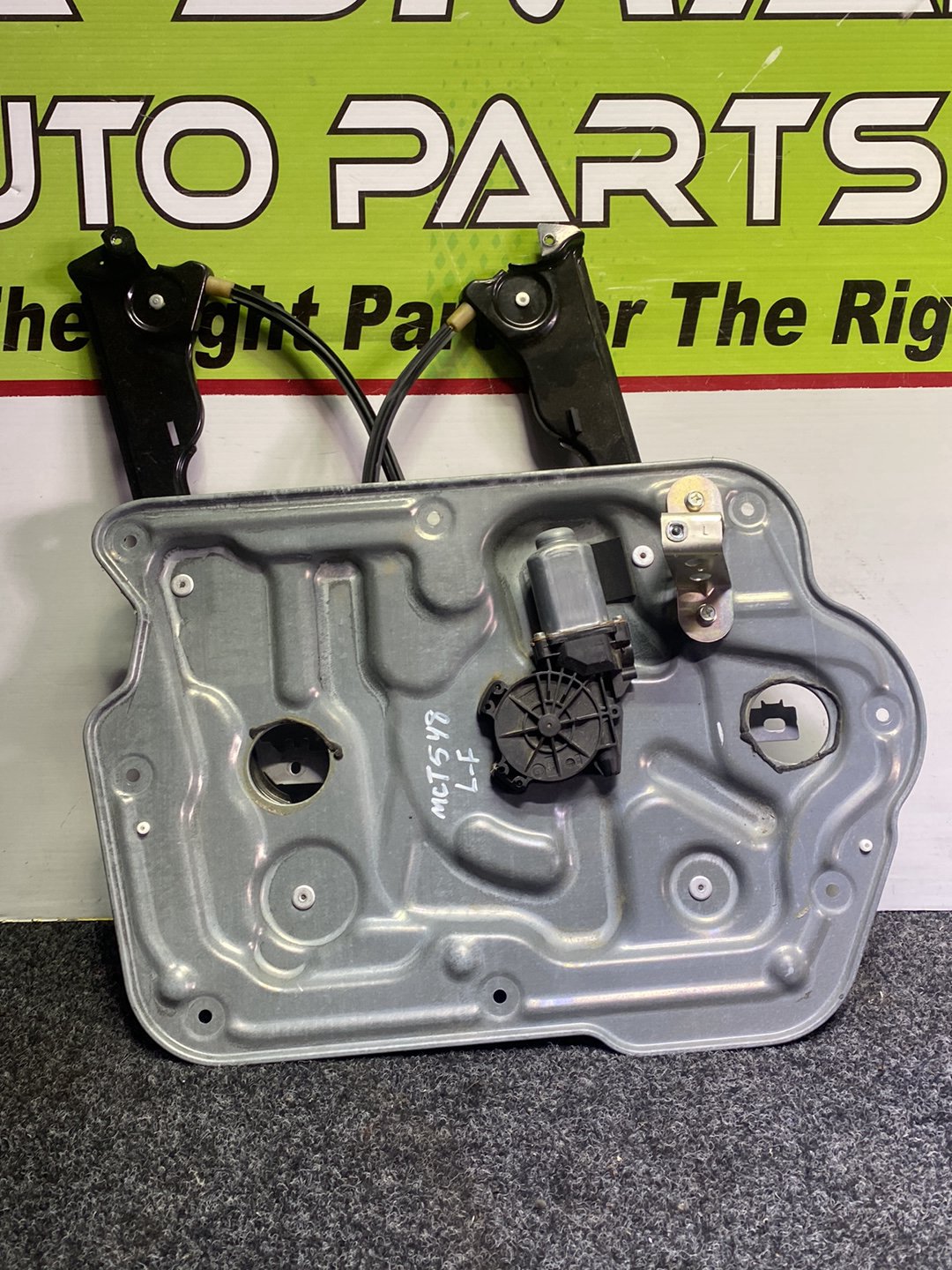 2008 Nissan Dualis - Left Front Window Regulator/Motor
