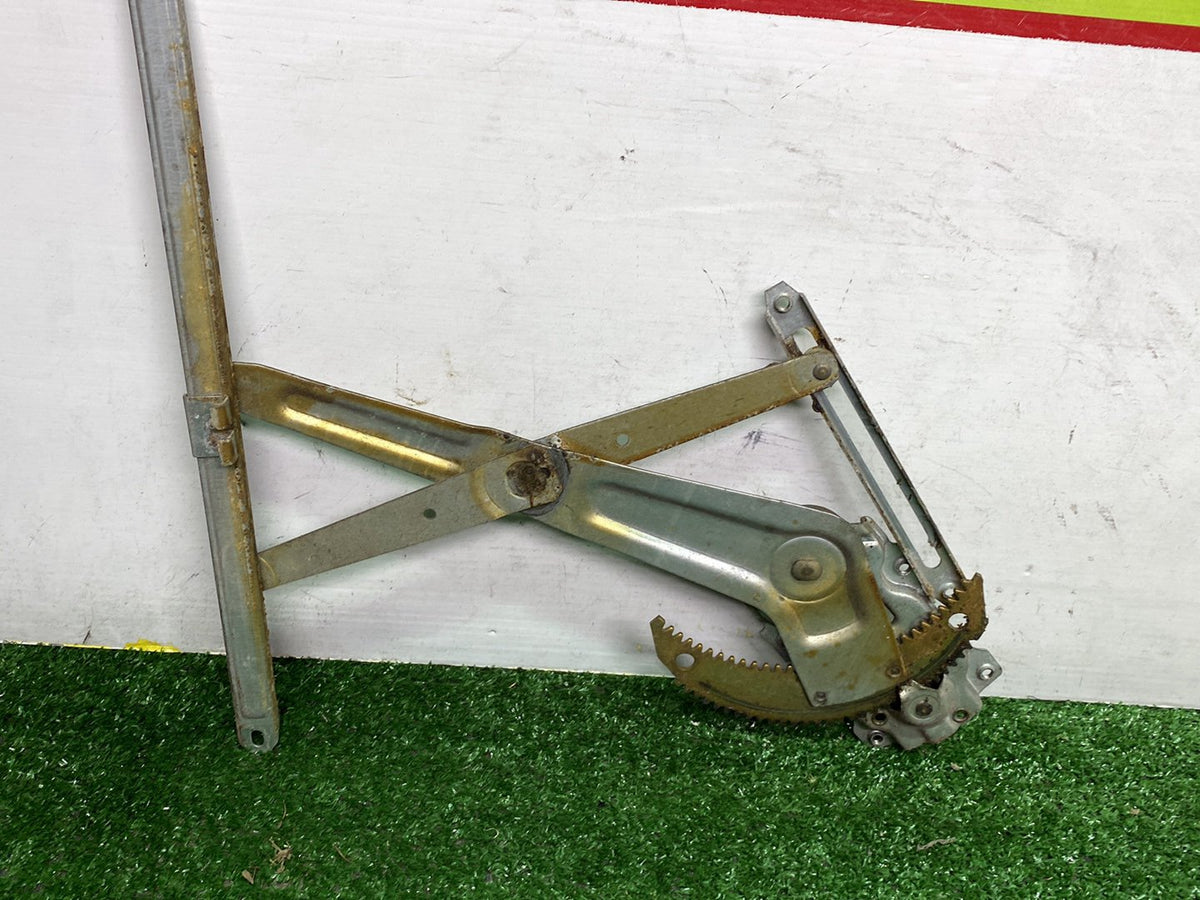 1990 Used Toyota Hiace RZH102-8000415 - Left Front Window Regulator PN: