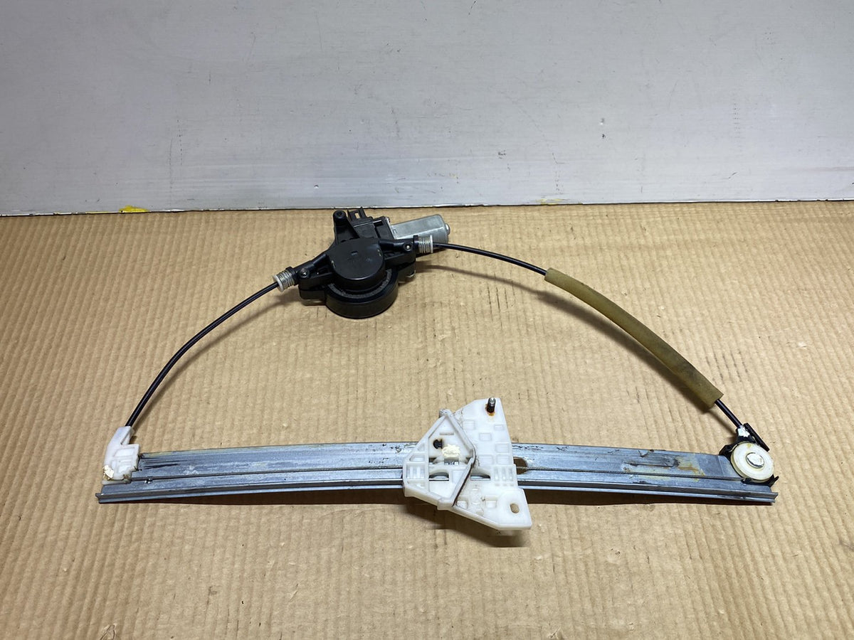 2010 Mazda Axela - Right Front Window Regulator/Motor