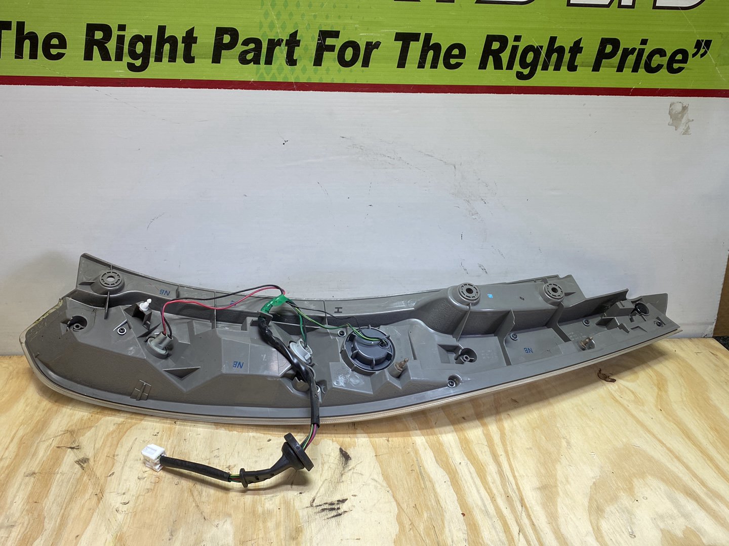 2014 Nissan Leaf ZE0 AZE0 - Left Taillight PN: ICHIKOH D115