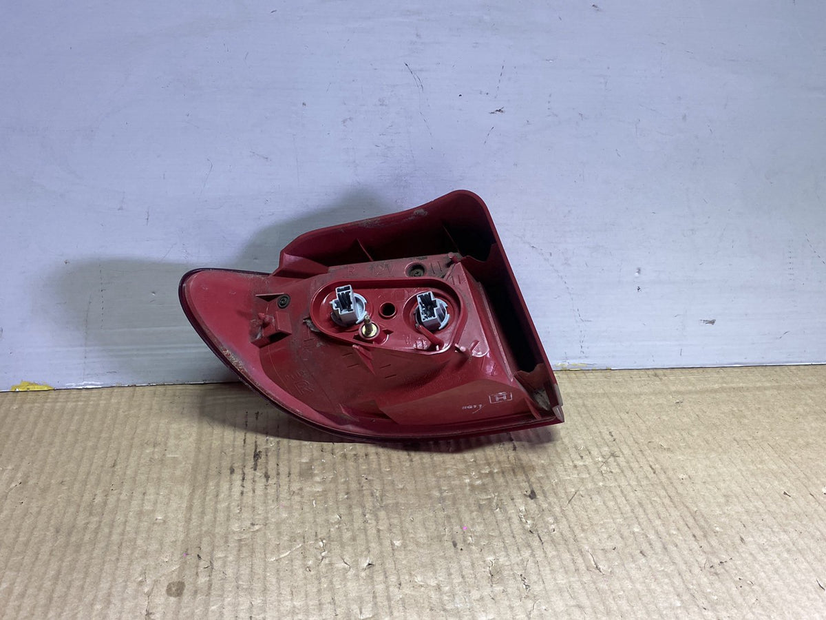 2005 Mazda Demio DY5W - Right Taillight PN: P4419