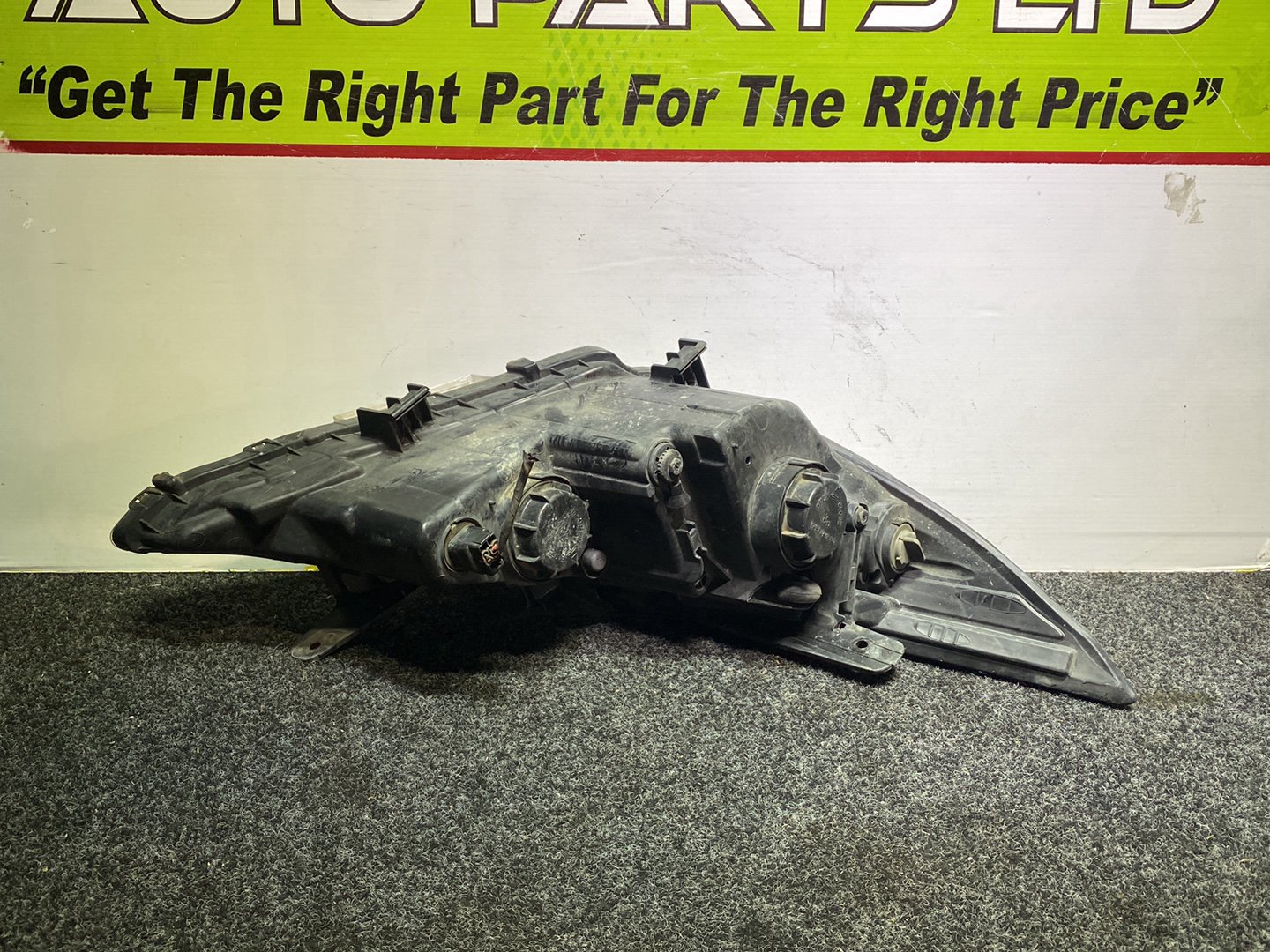 2012 Hyundai i45 - Left Headlight PN: 92101-3S