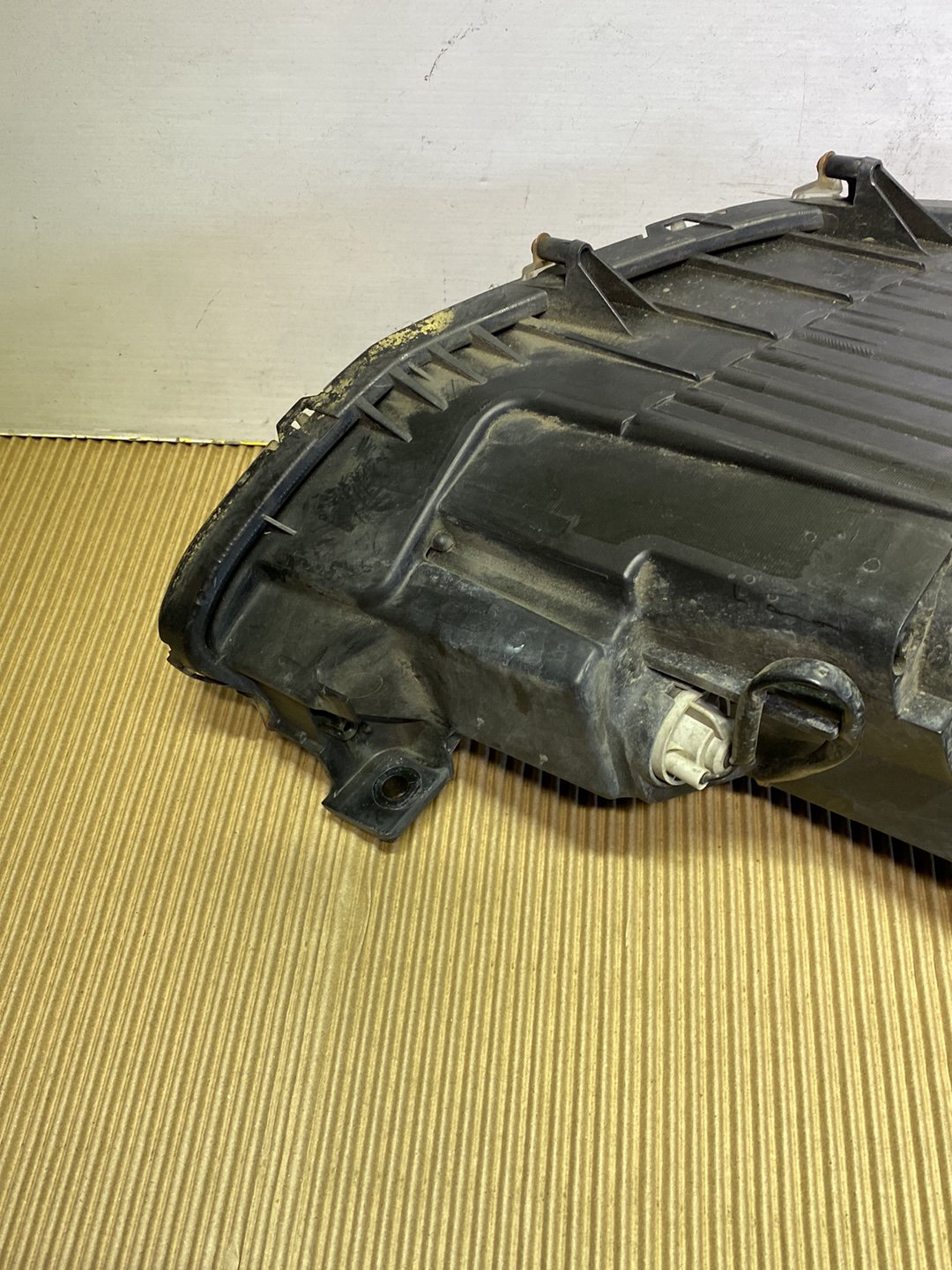 2009 Mazda Demio- Left Headlight PN: STANLEY 907-38200