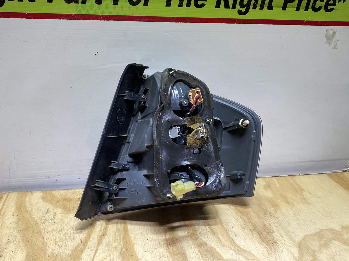 2004 Subaru Legacy BL5 - Left Taillight PN: Koito 220-20806