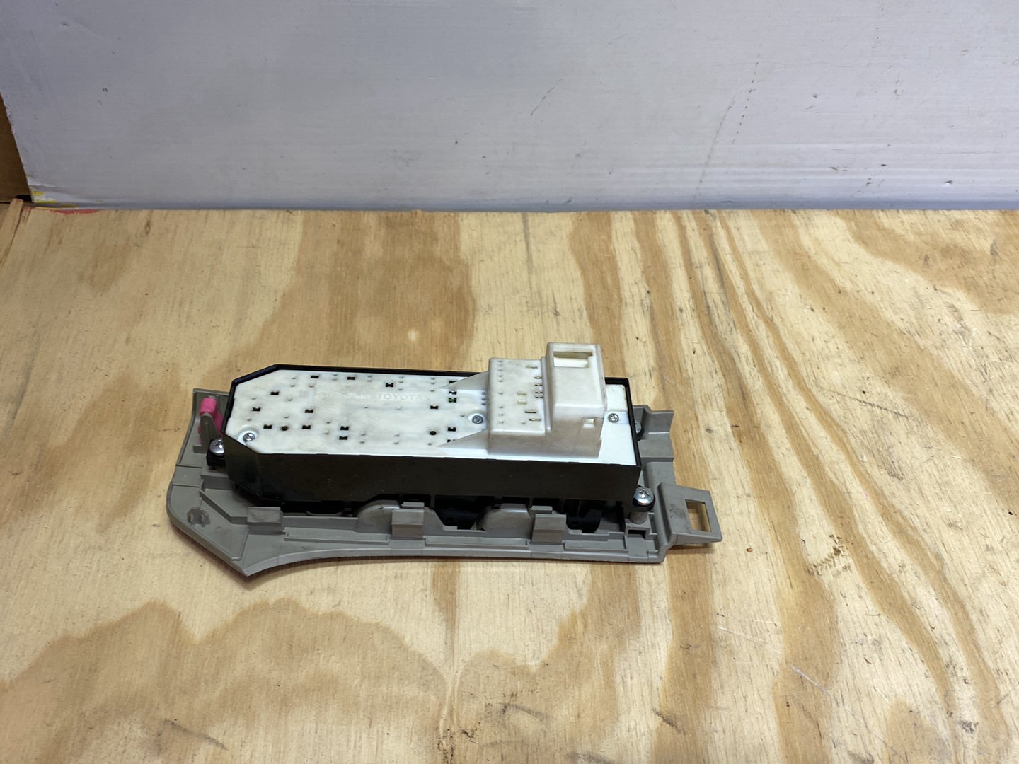 2008 Toyota Yaris - Master Power Window Switch