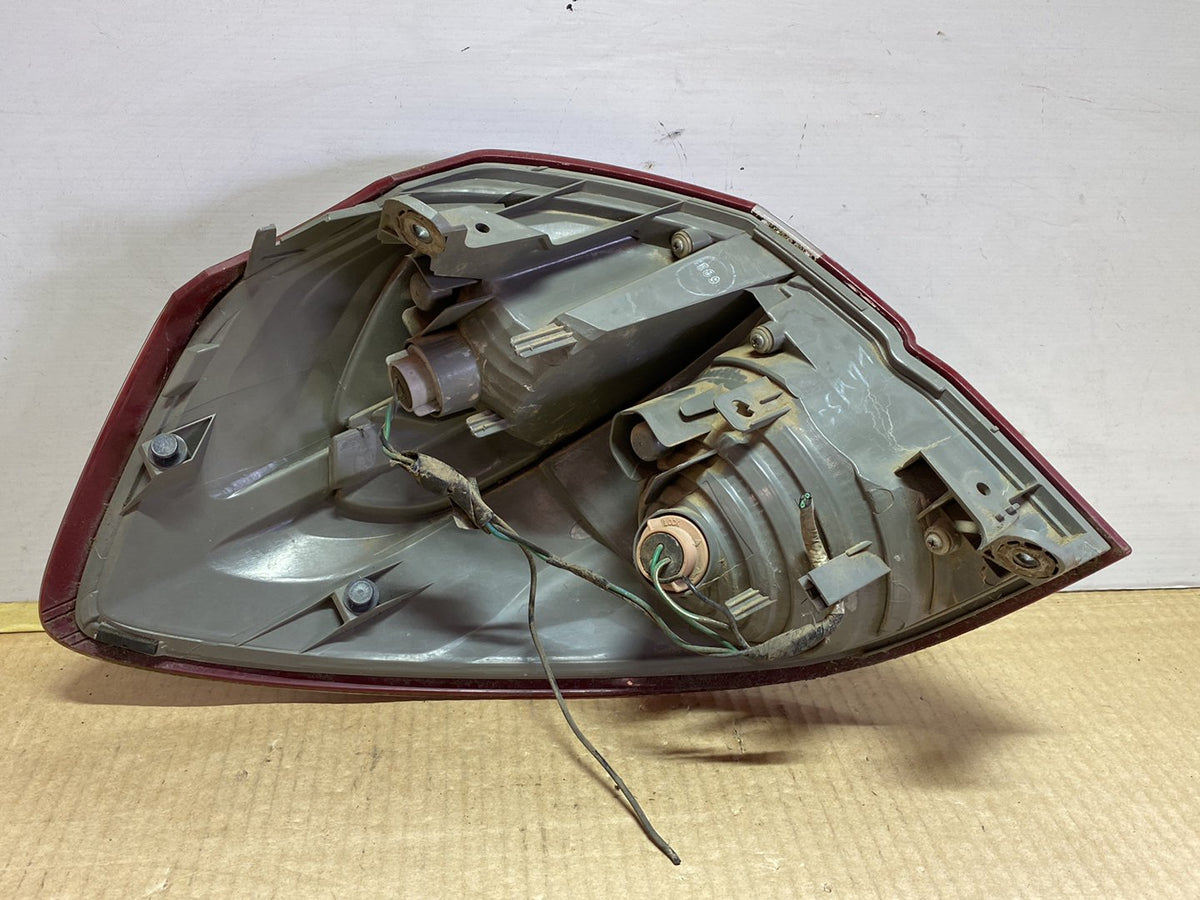 2006 Subaru Legacy BP - Right Taillight LENS: Koito 220-20952/ PN: 84201AG322