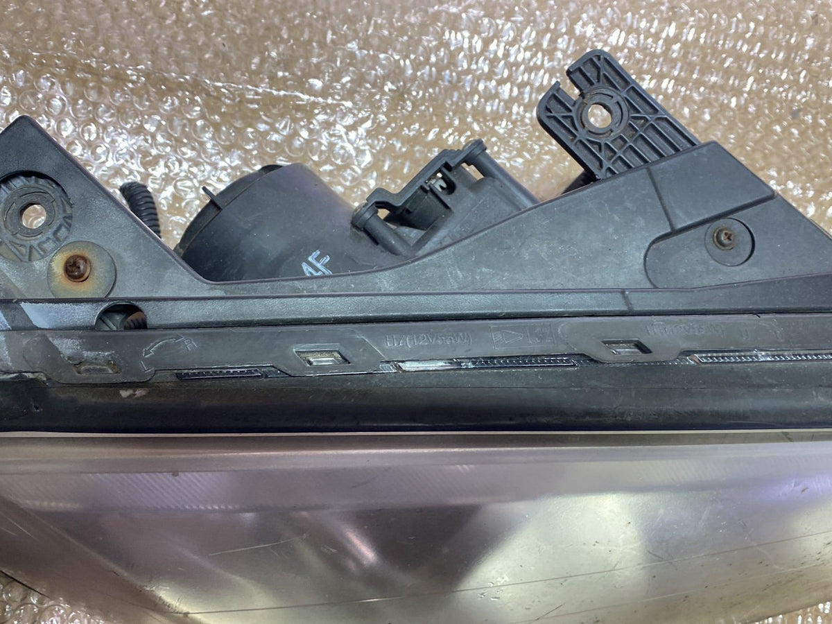 2005 Holden Captiva - Right Headlight PN: see photos