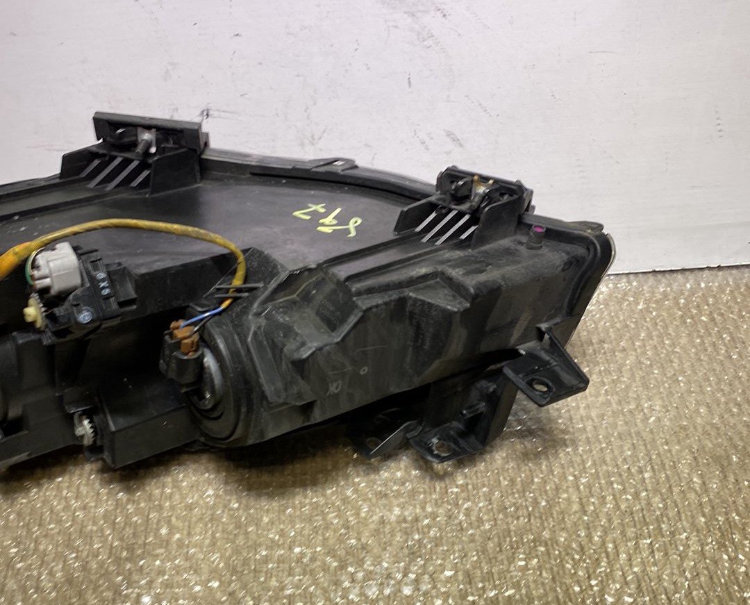 2010 Mazda Axela- Right Headlight Auto Adjust/ Non Hid/ Koito 100-41343