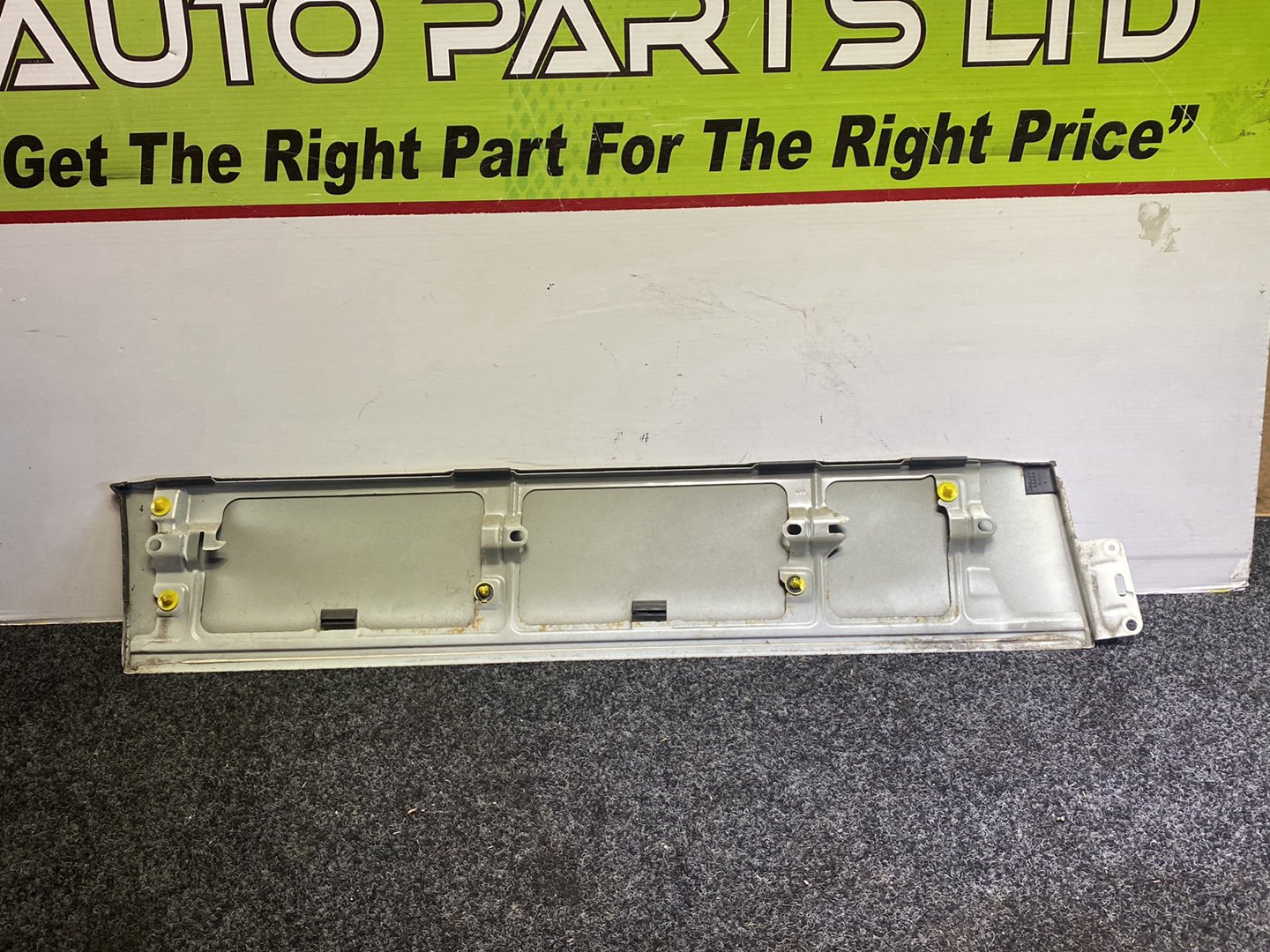2006 Toyota Voxy AZR60 - Right Rear Corner Panel