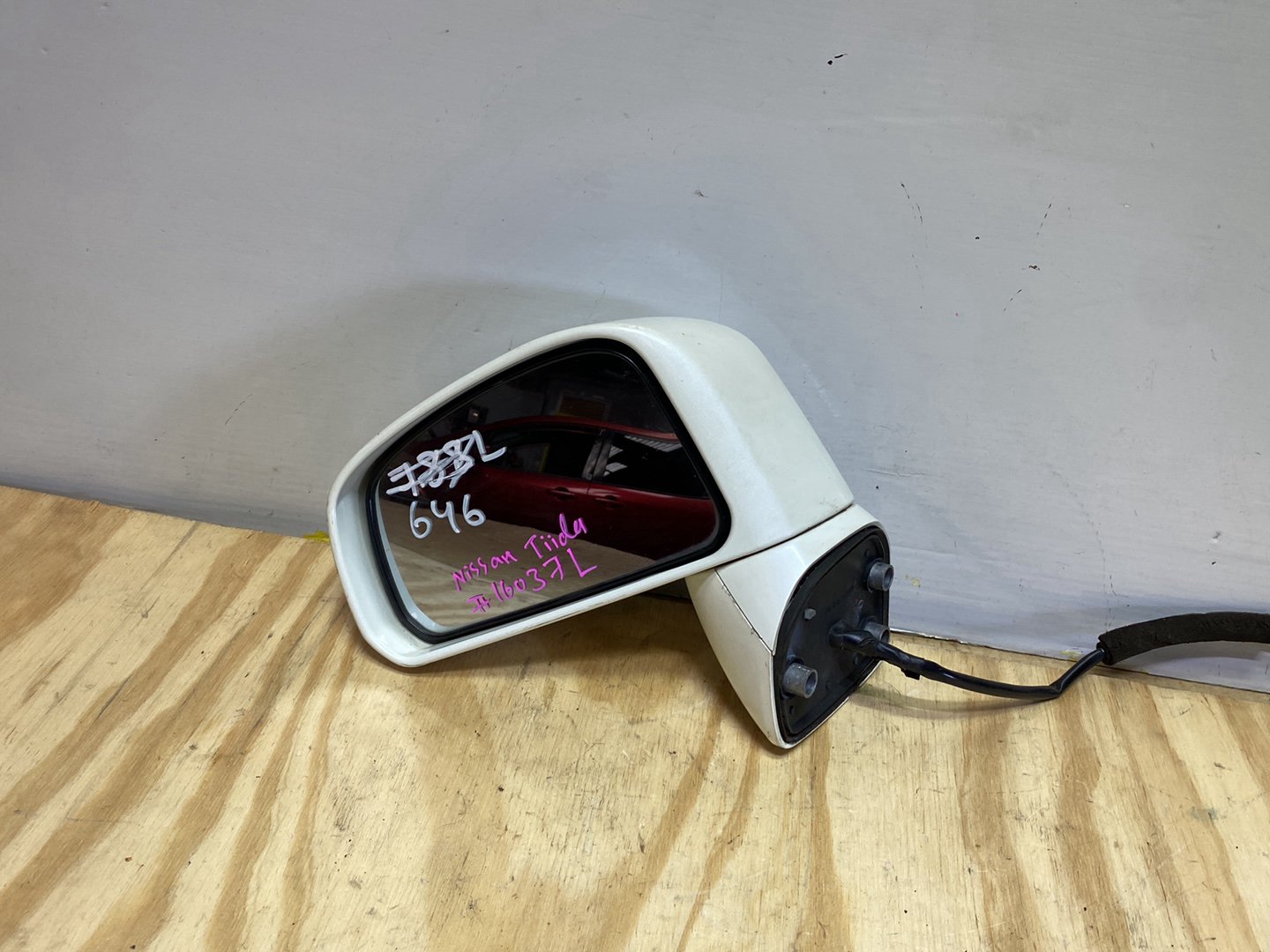 2010 Nissan Tiida SC11 - Left Door Mirror PN: 5 wires