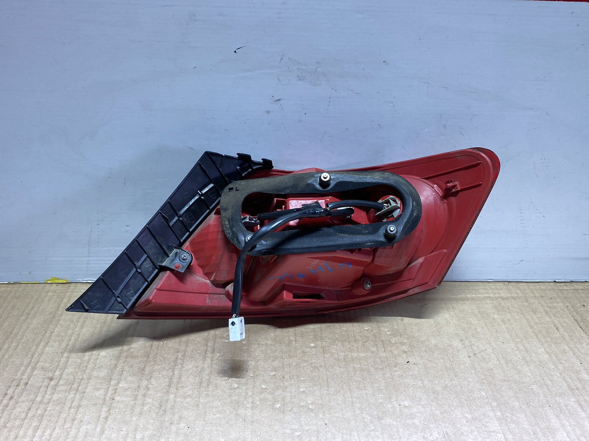 2005 Used Toyota Mark X GRX120 - Left Taillight PN: Koito 22-333