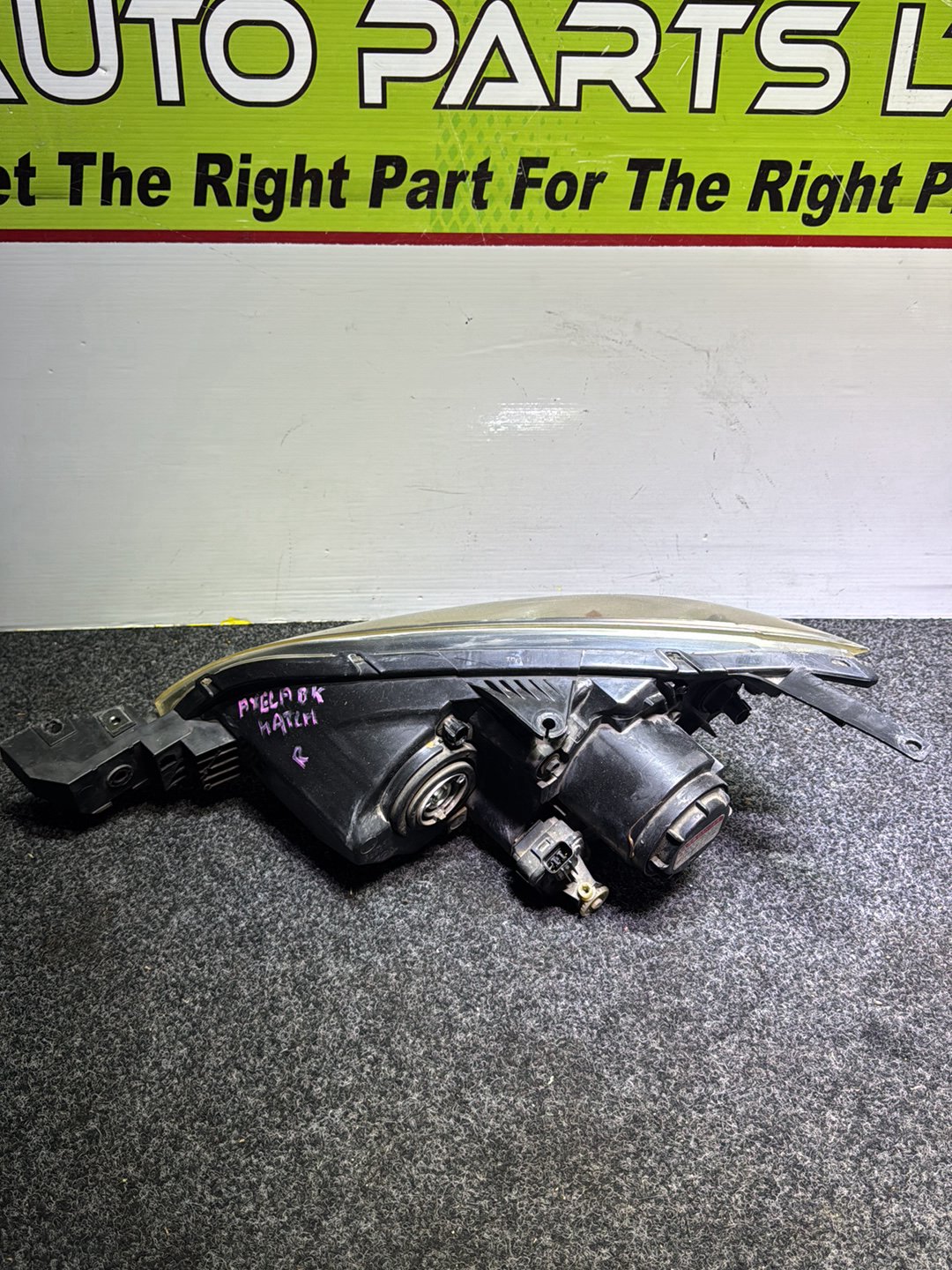 2007 Mazda Axela - Right Headlight PN: Auto Adjust/ Hid Type/ Stanley P2951