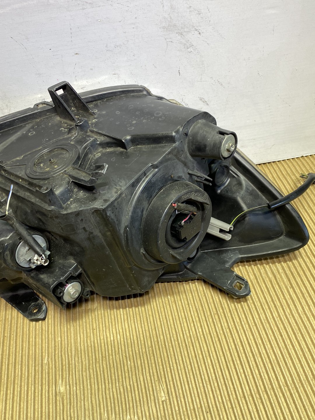 2005 Mitsubishi Lancer- Right Headlight PN: STANLEY 907-38200