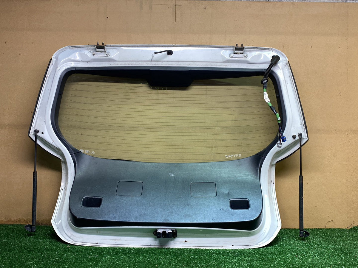 Dec 2001 to Jun 2007 - Toyota Corolla ZZE122 Hatchback - Tailgate - Non Spoiler Type 670051F820
