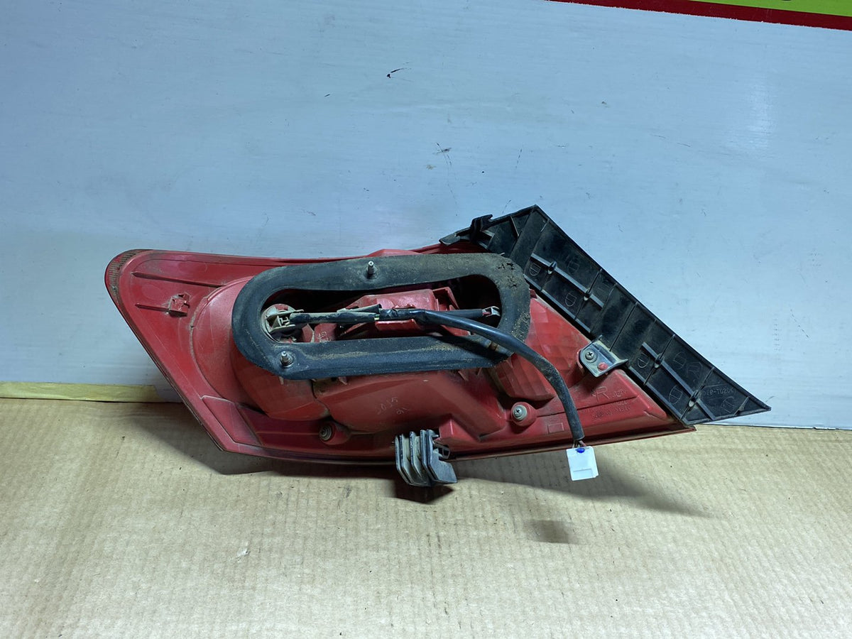 2005 Used Toyota Mark X GRX120- Right Taillight PN: Koito 22-333