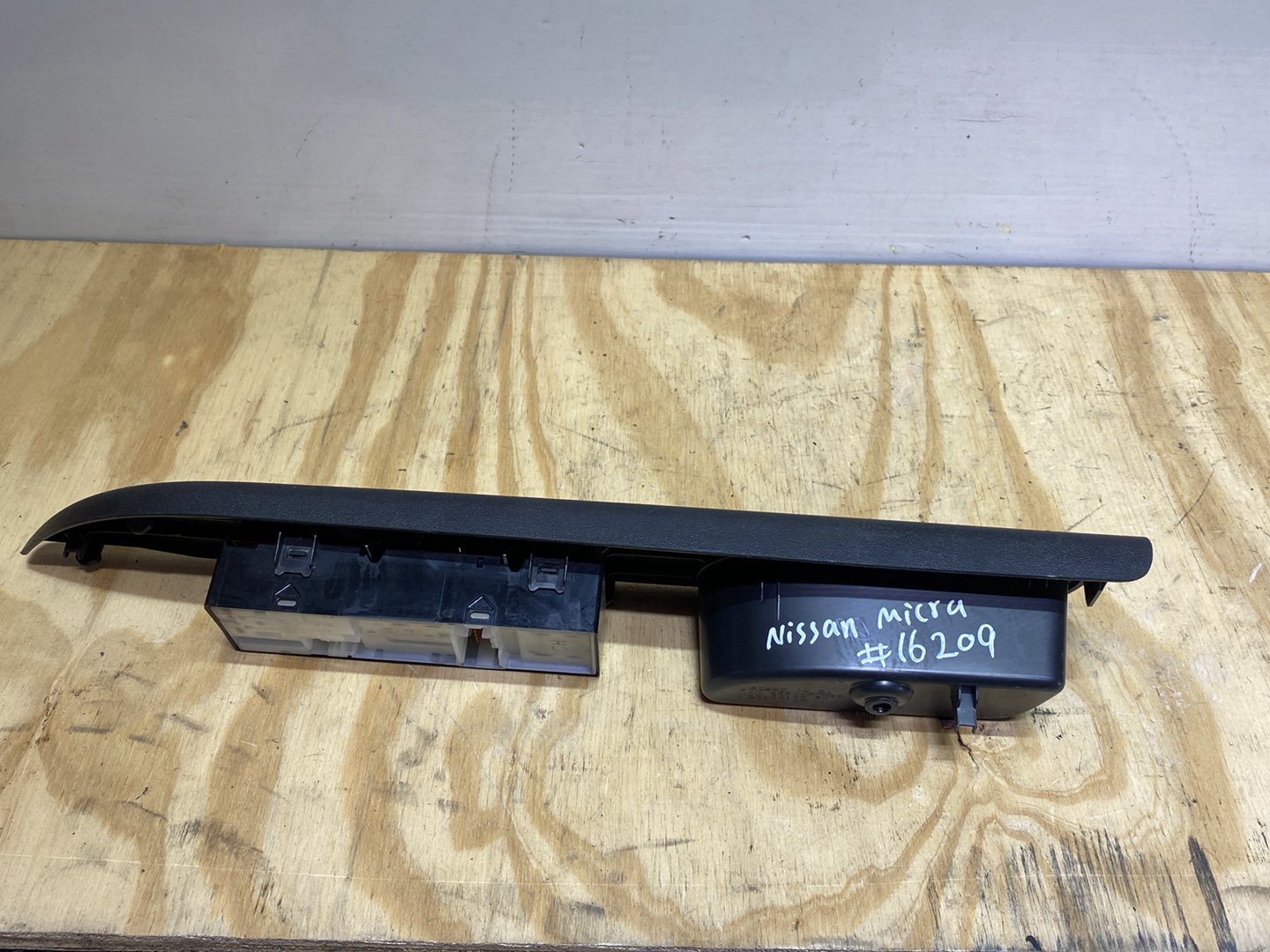2012 Nissan Micra - Master Power Window Switch