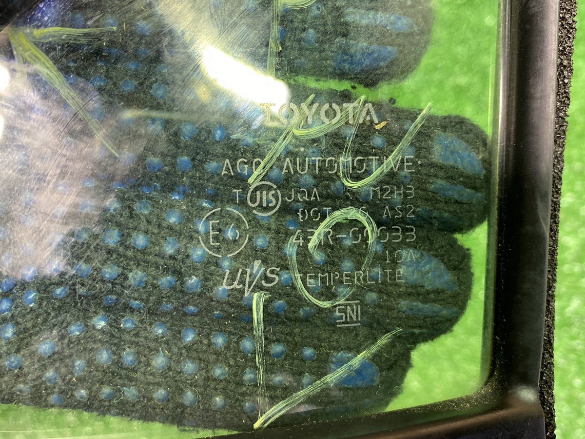 2013 Used Toyota Aqua NHP10 - Right Rear Quarter Door Glass PN: M2H3