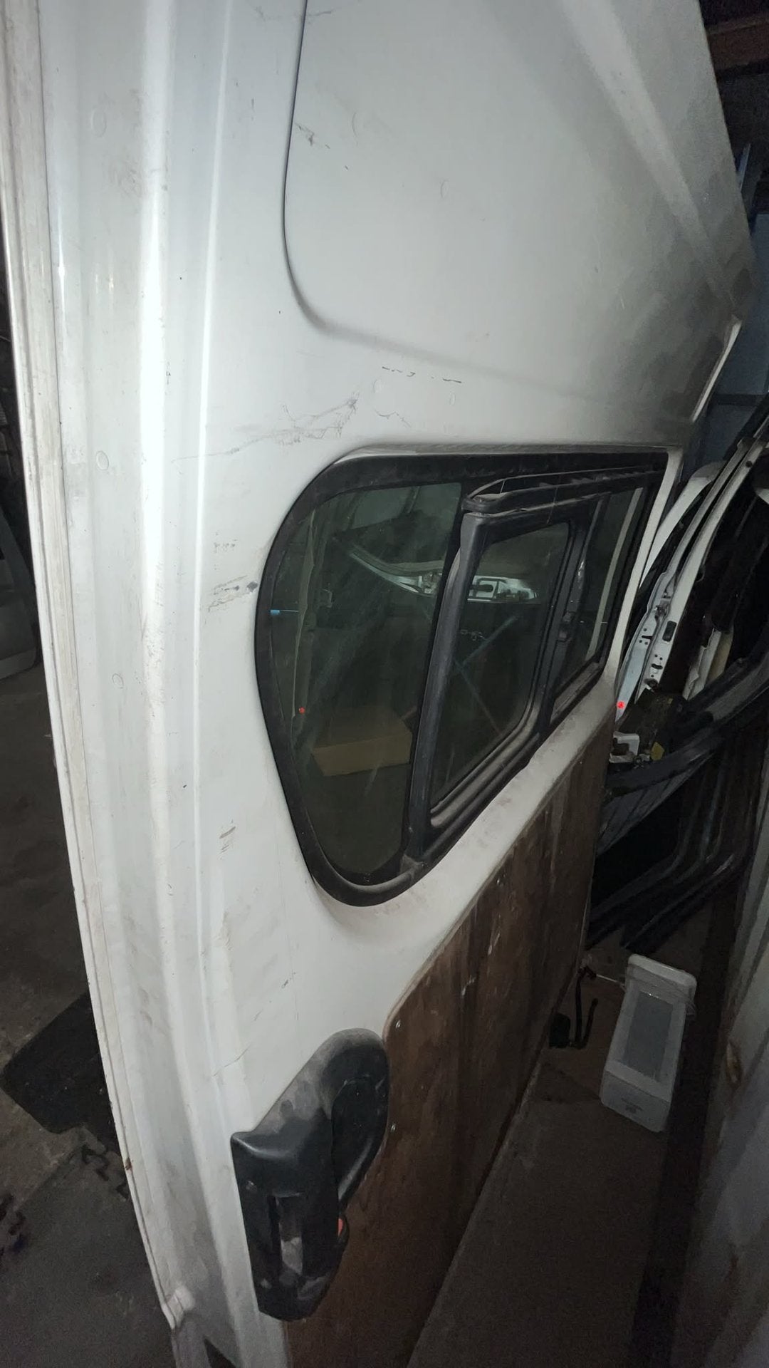 2015 Toyota Hiace - Right Sliding Door