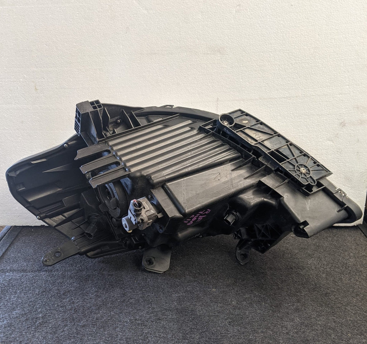 2008 Nissan Tiida - Right Headlight PN: F/Lift P7779 electric adjust