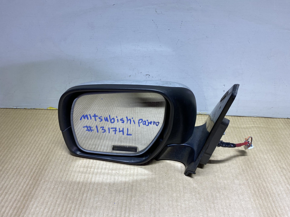 2006 Mitsubishi Pajero V93W - Left Door Mirror PN: 10 wires