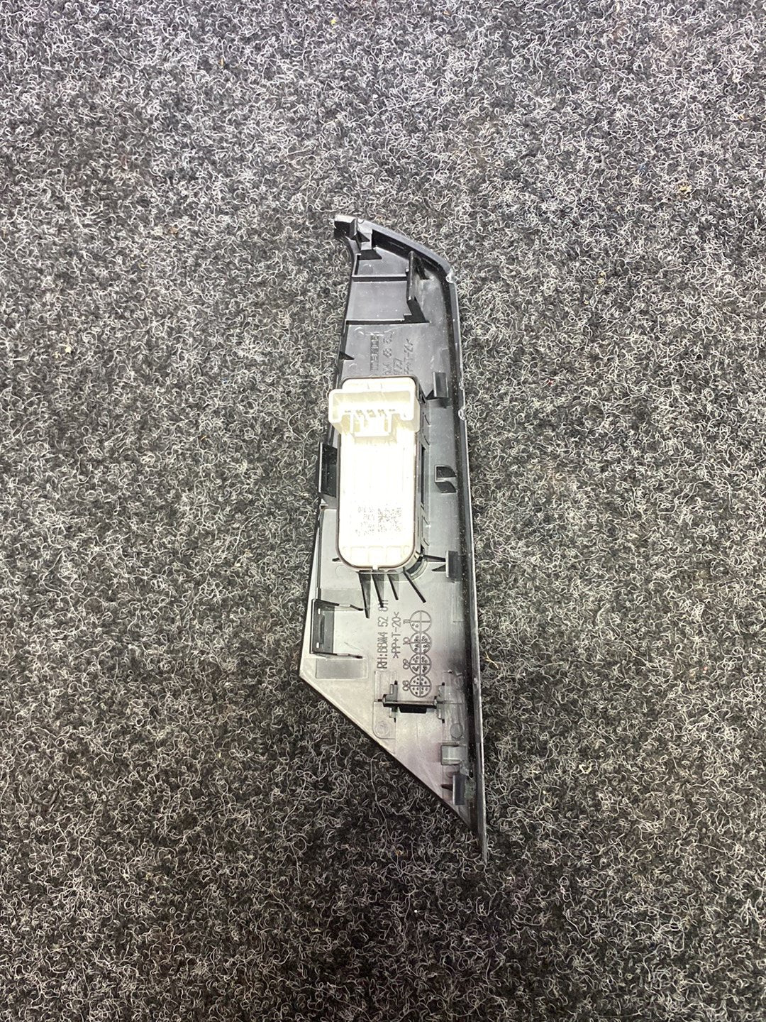 2010 Mazda Axela BL - Right Rear Window Switch
