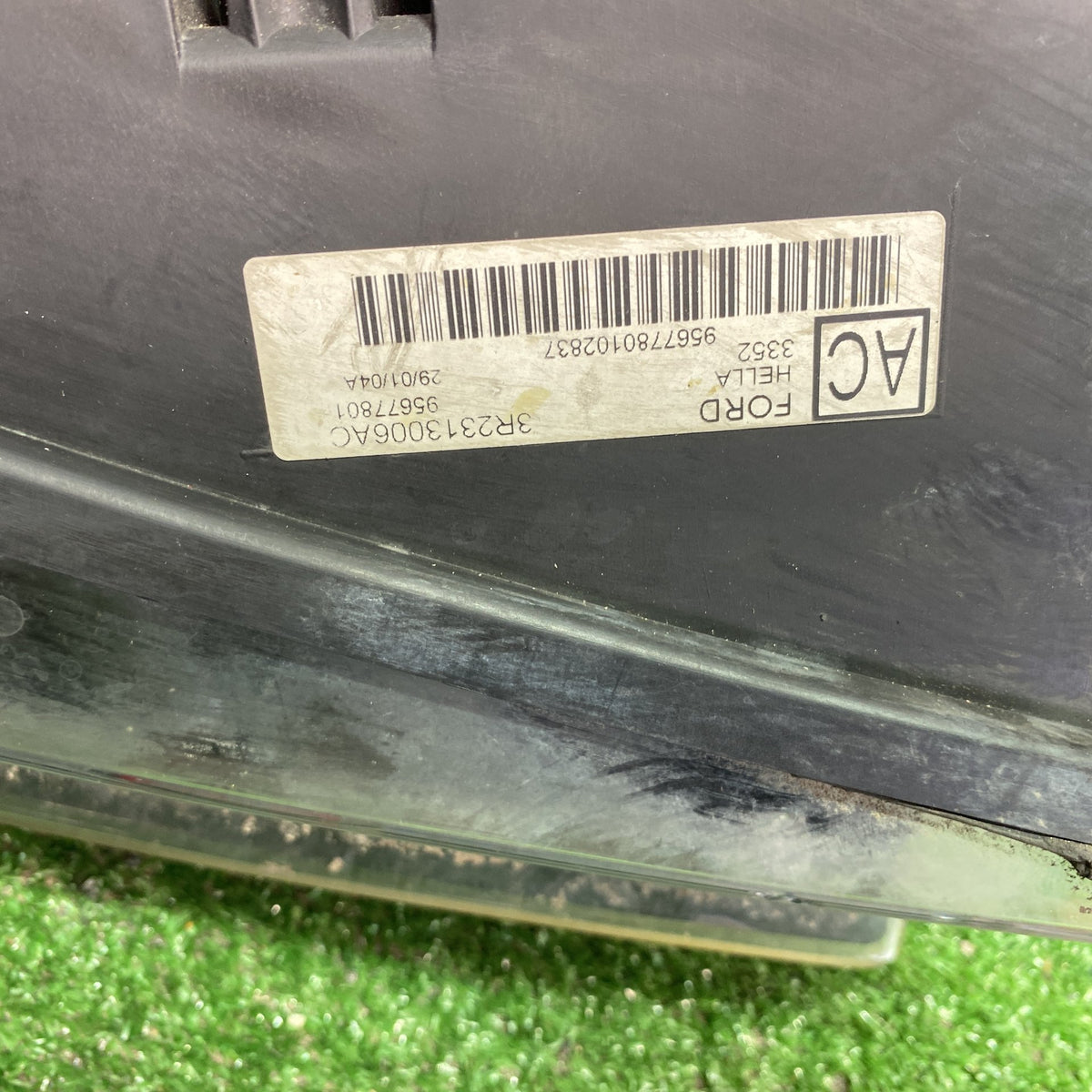 2004 Ford Falcon BA - Left Headlight PN: 3R2313006AC