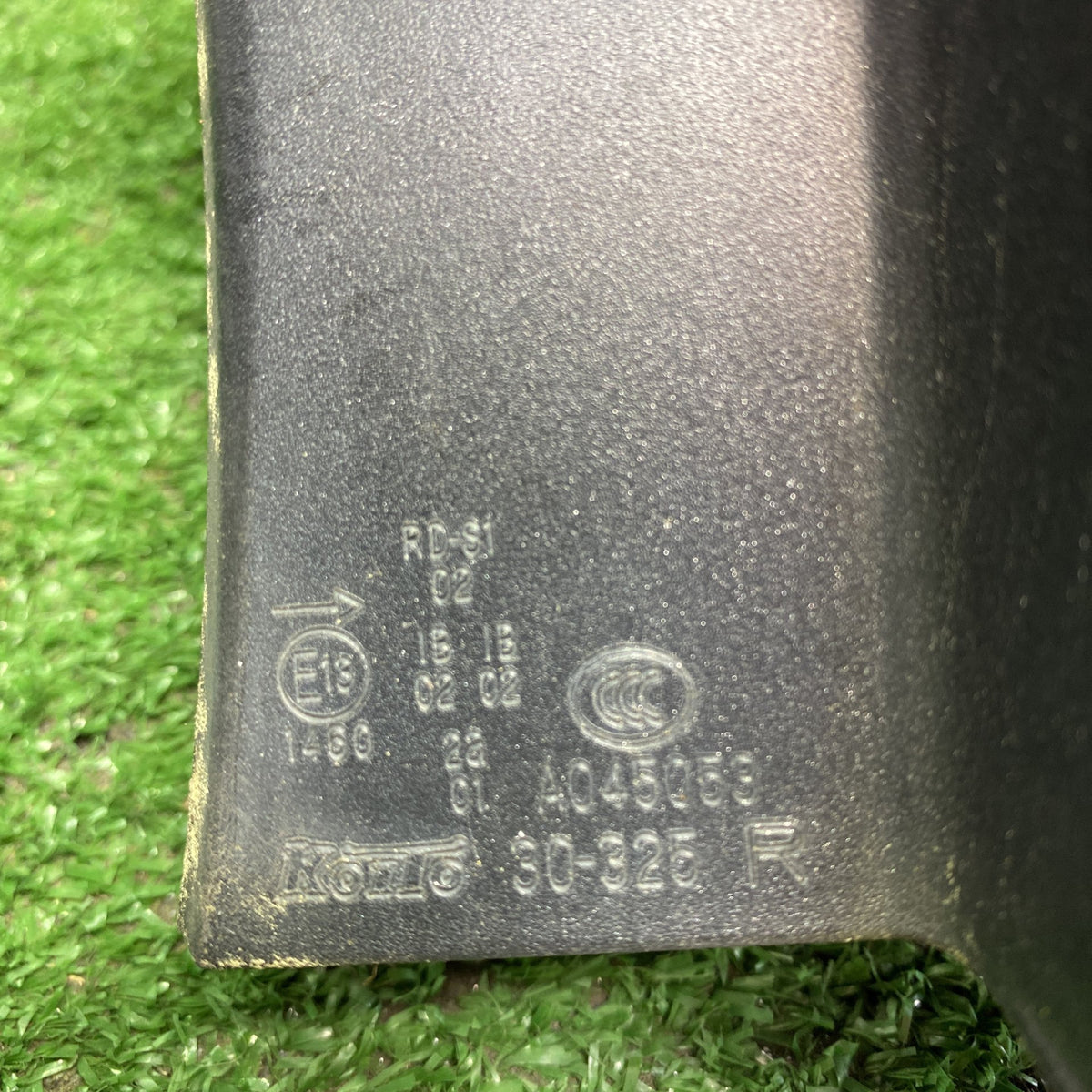 2006 Used Lexus GS450h - Right Taillight LENS: KOITO 30-325/ PN: 81581-30330