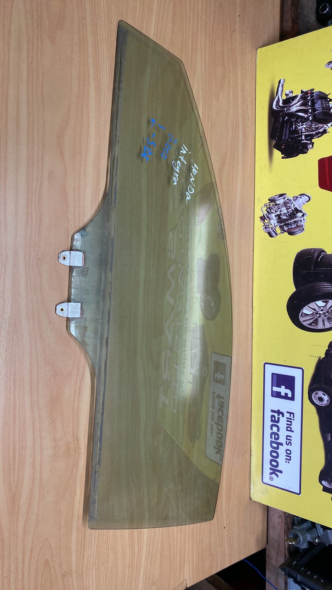 2000 Honda Integra- Left Front Door Window PN: