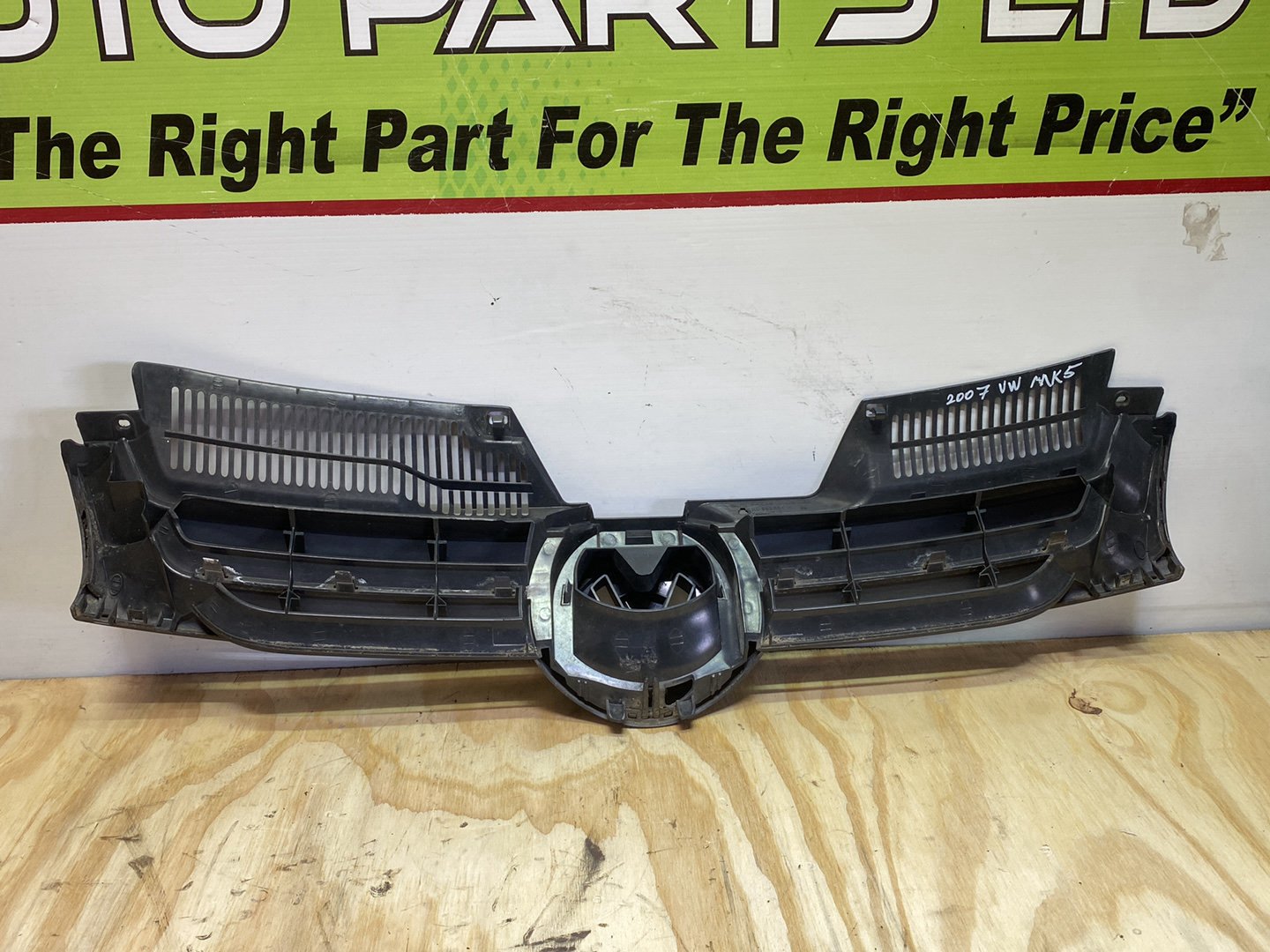 2007 Volkswagen Golf MK5 - 1K - Upper Grille