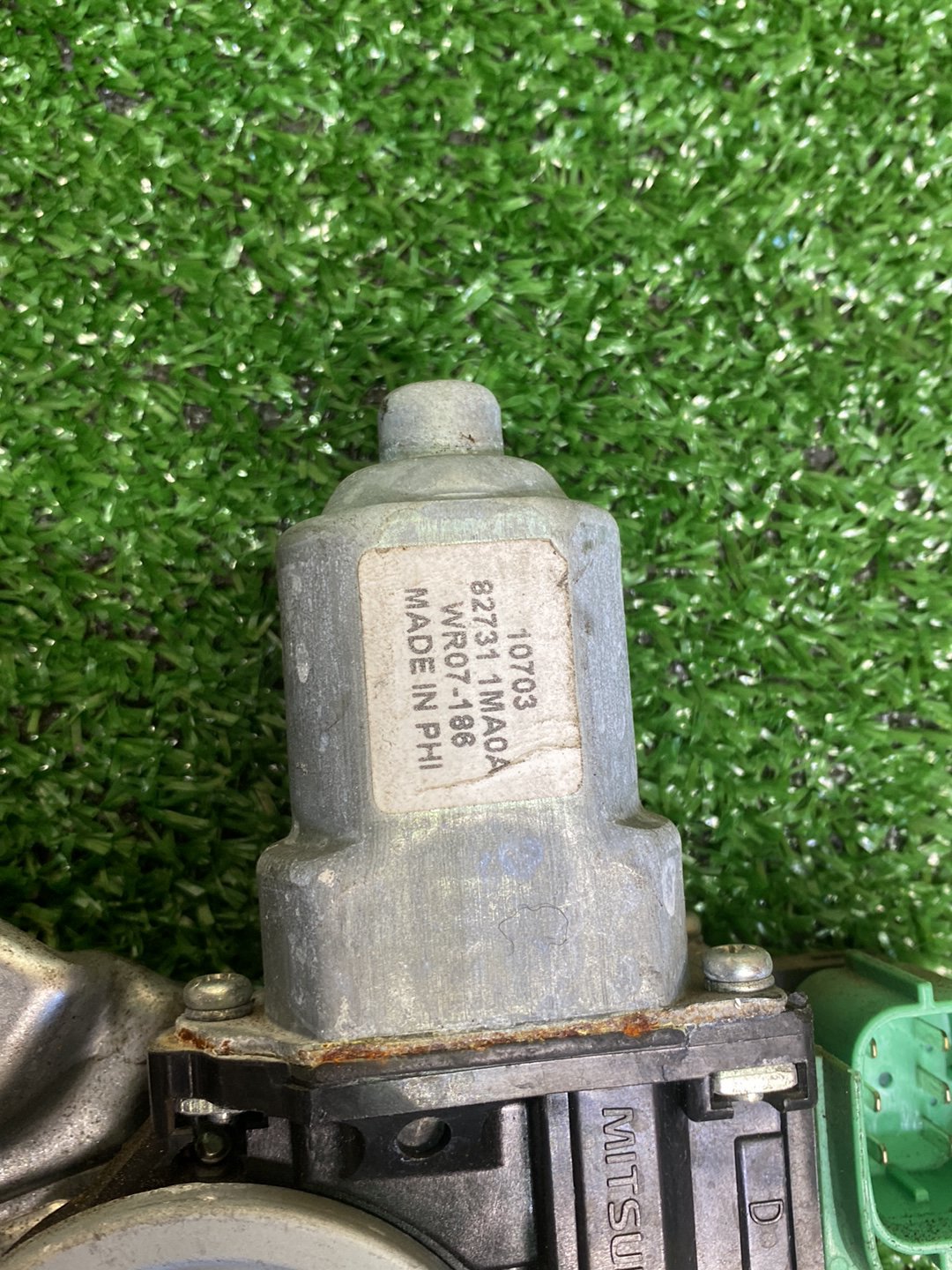 2011 Nissan Fuga - Left Rear Window Regulator/Motor PN: 82731-1MA0A