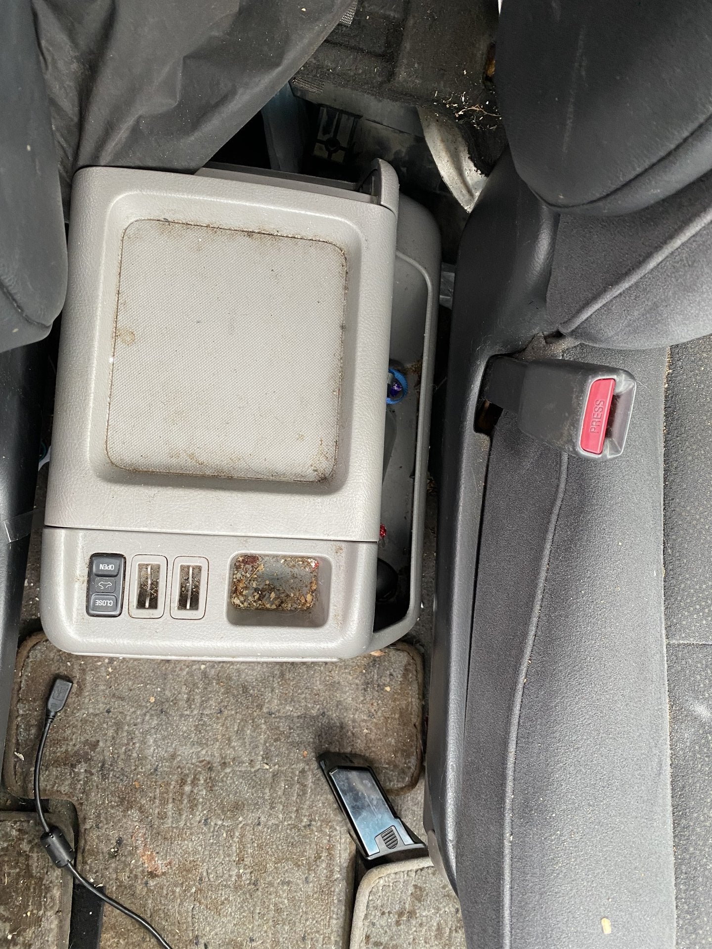 2005 Toyota Alphard ANH10 Dismantling For Parts