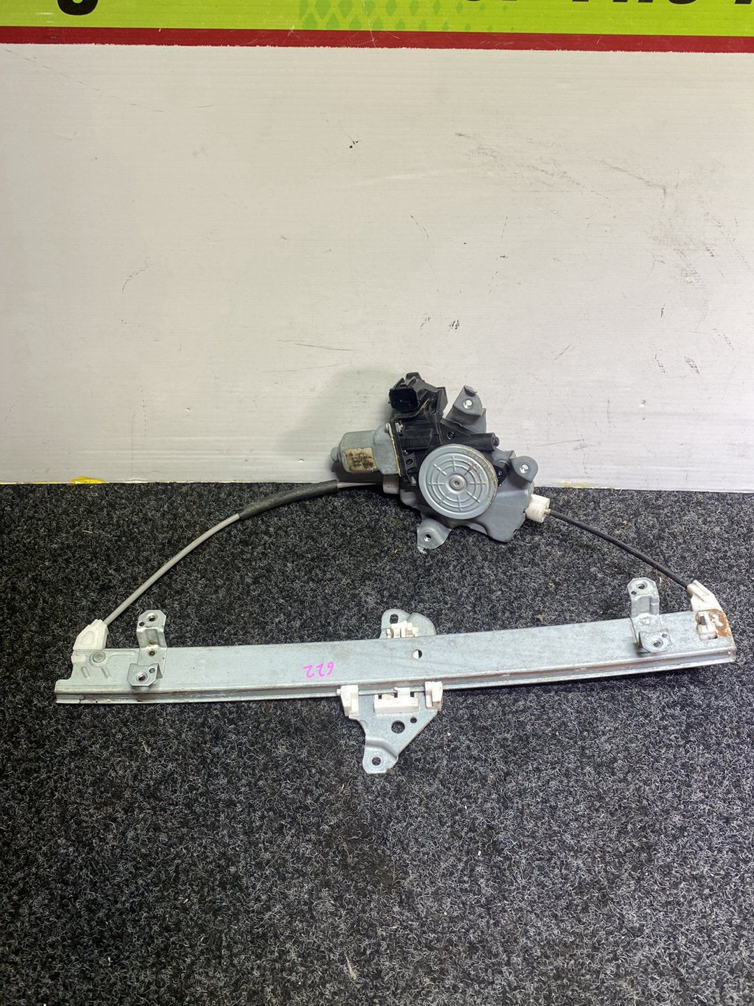 2010 Nissan Juke YF15 - Left Front Window Regulator/Motor