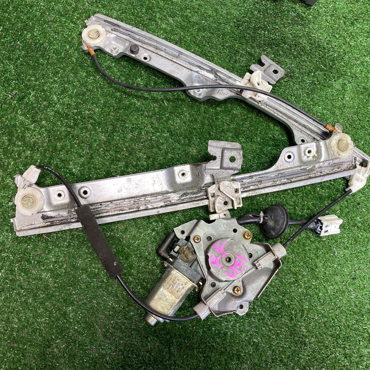 2005 Nissan Teana - Right Front Window Regulator/Motor PN: 80730-9Y000