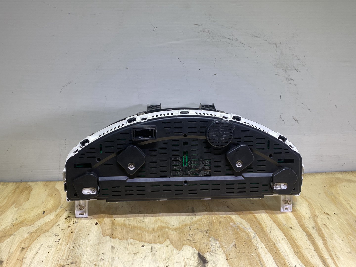 2010 Holden Commodore - Instrument Cluster