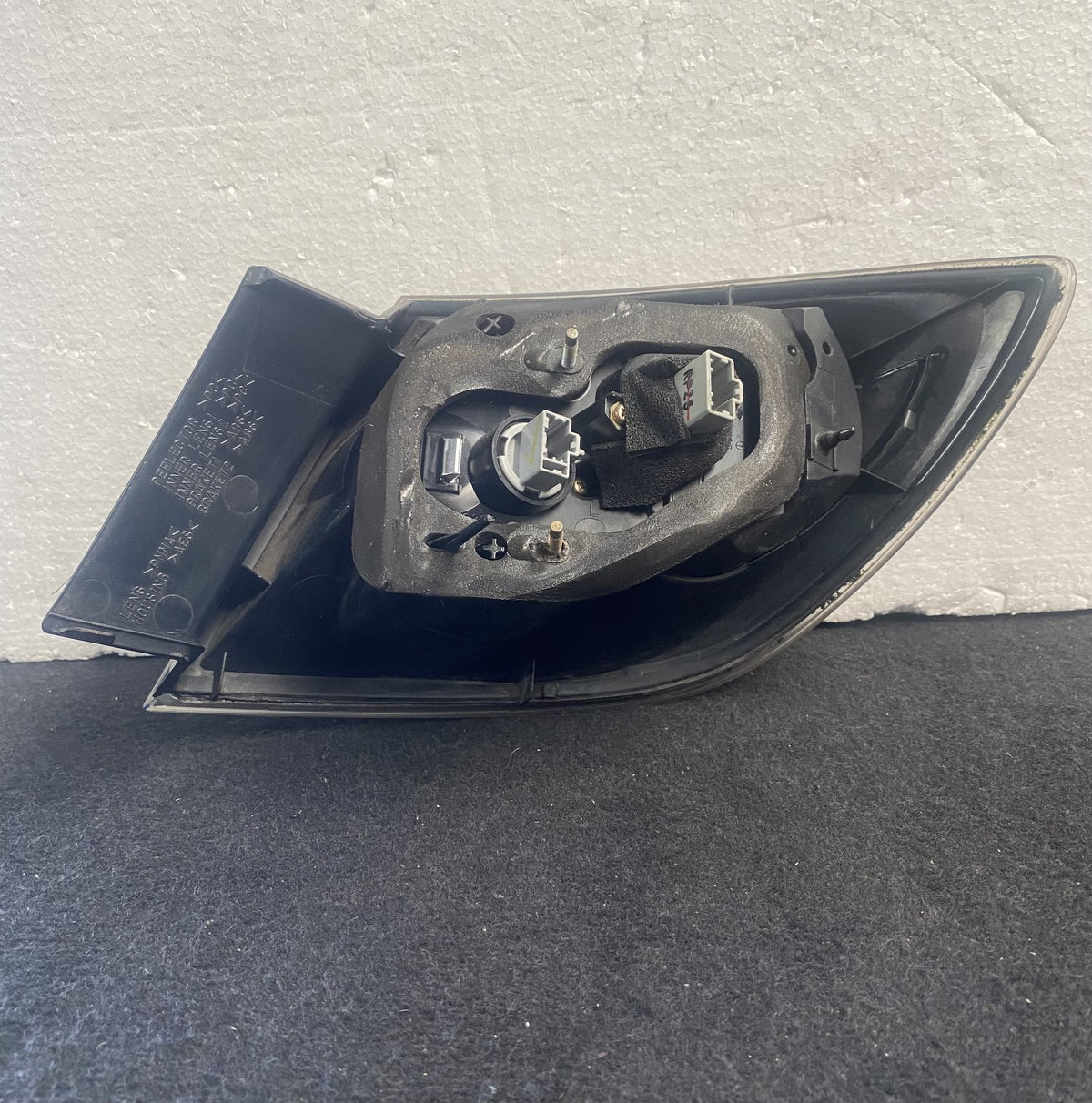 2006 Mazda Mazda3 - Left Taillight PN: P4505 H/B