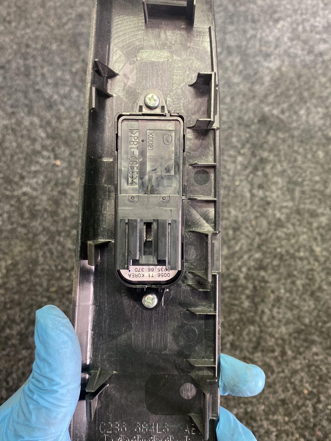2010 Mazda Premacy CREW - Left Front Window Switch