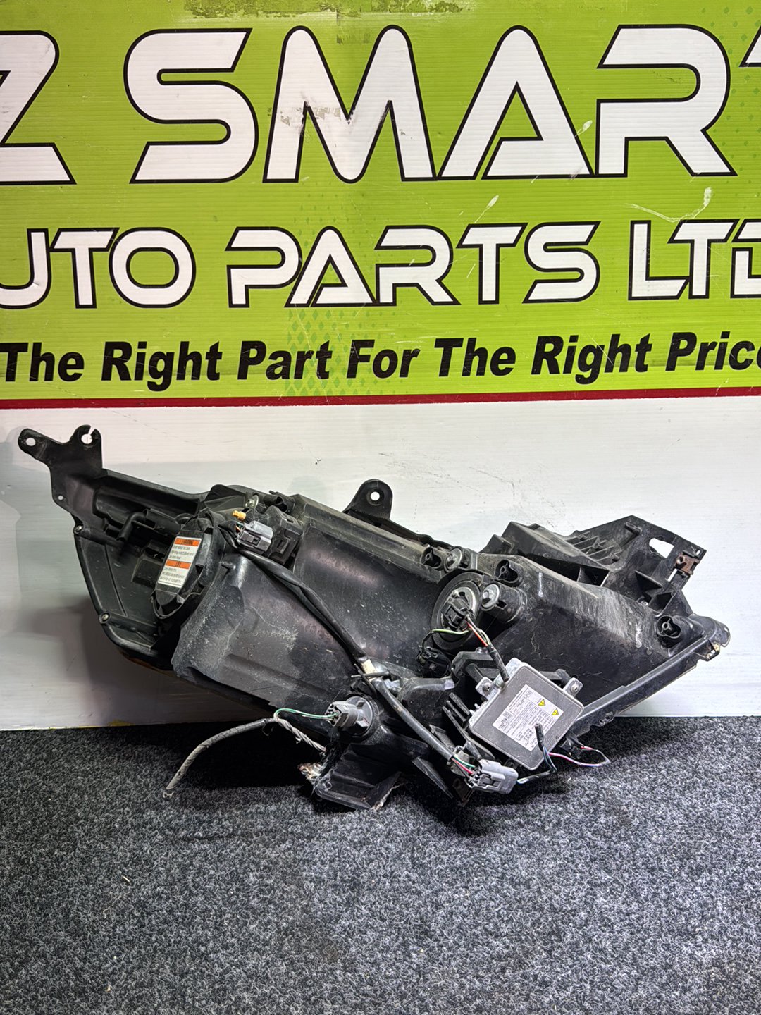 2007 Mazda MPV- Left Headlight PN: STANLEY P5620