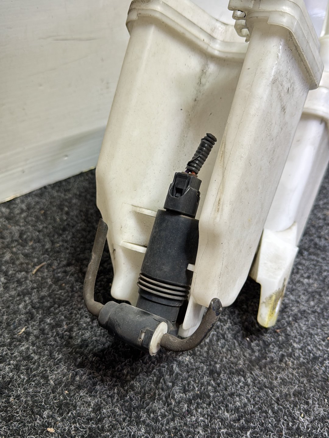 2011 Nissan Juke YF15 - Washer Bottle