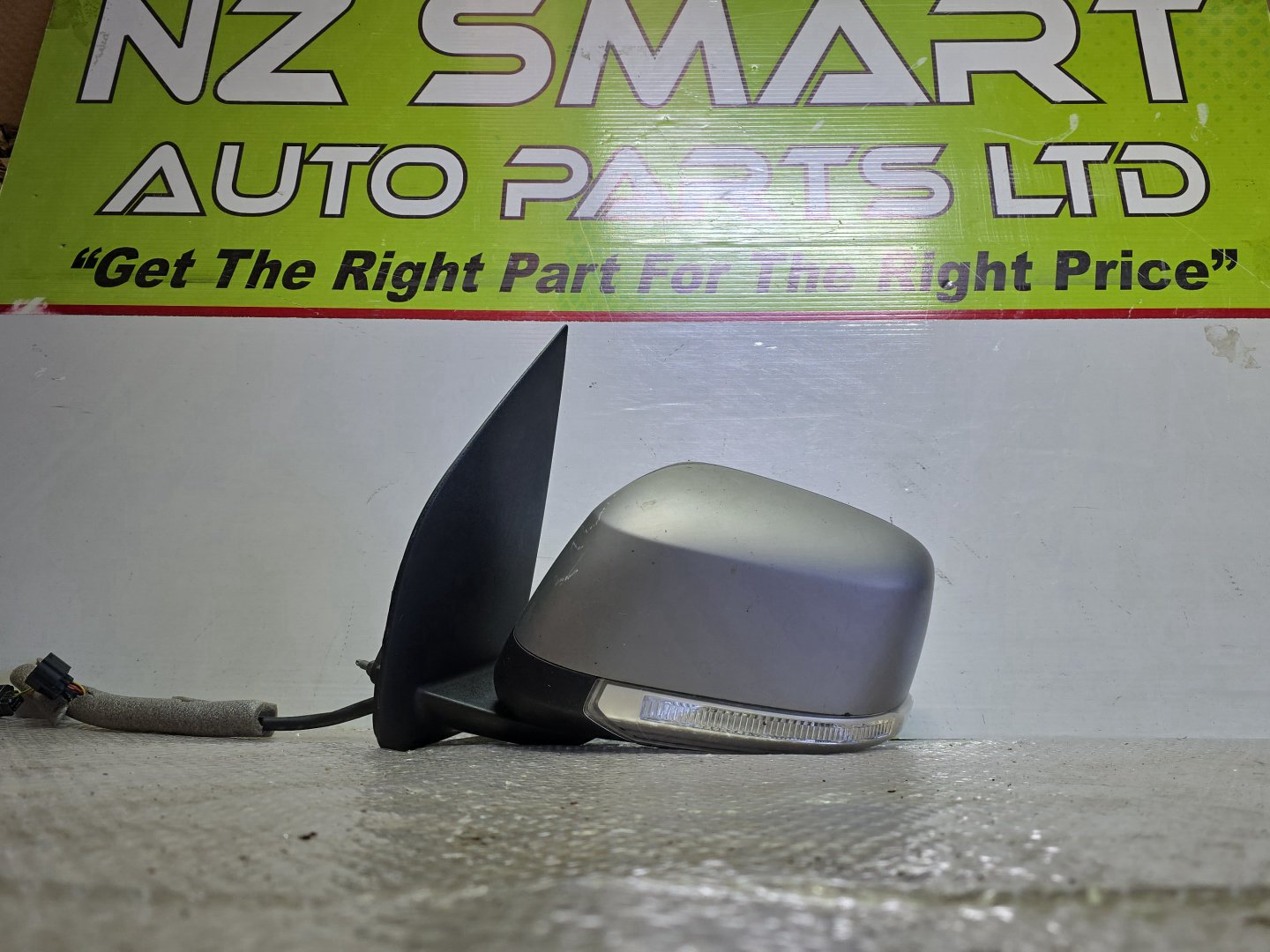 2014 Nissan Navara- Left Door Mirror PN: 2 plus 11 wires