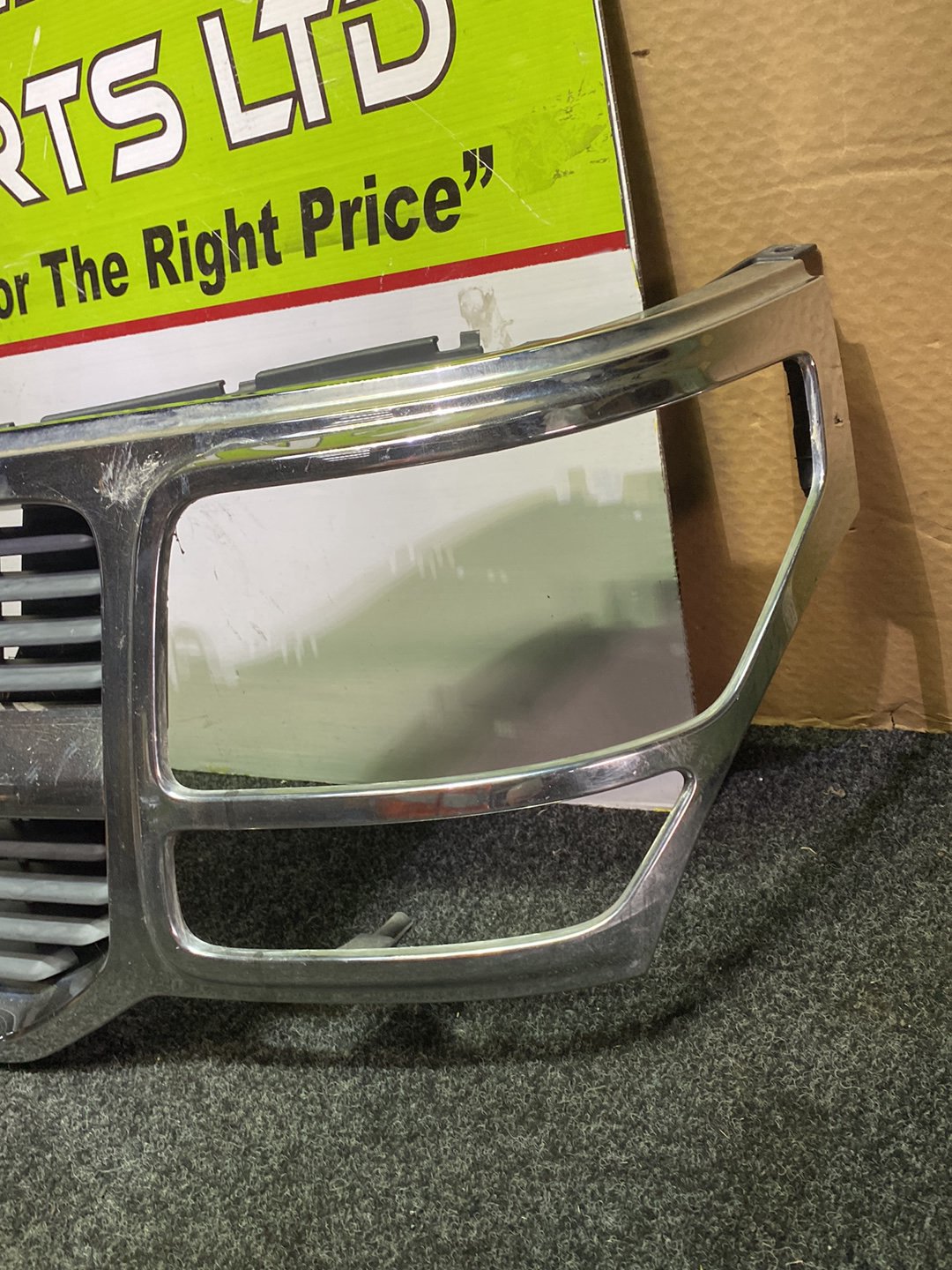 2007 Dodge Nitro - Upper Bumper Grille