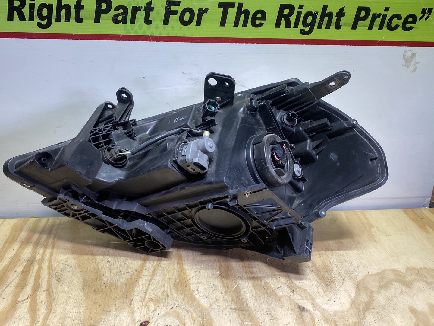 2007 Nissan Tiida C11 - Right Headlight PN: P4278