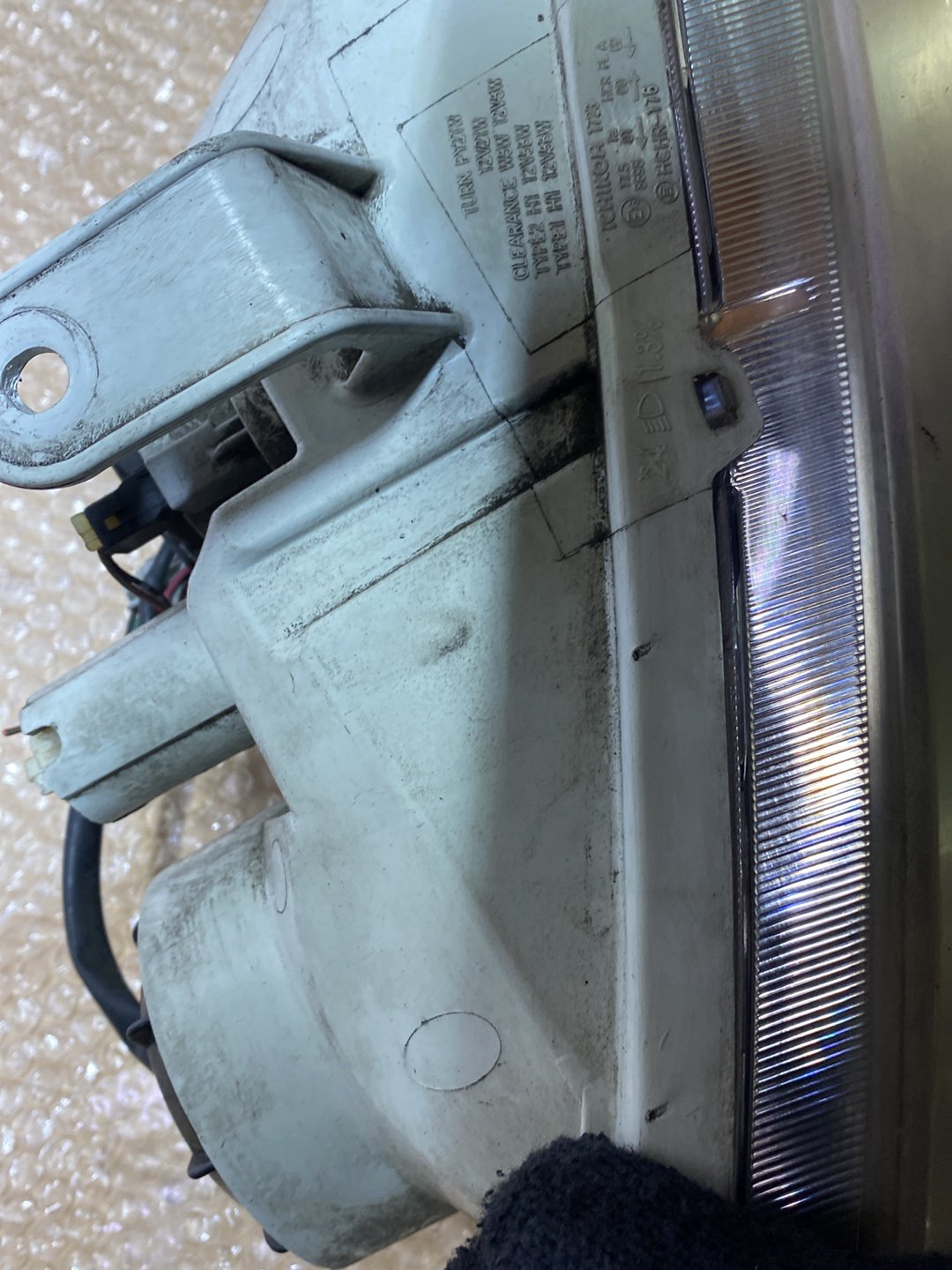 2004 Nissan Bluebird - Right Headlight PN: Manual Adjust/ Non Hid/ ICHIKOH 1723