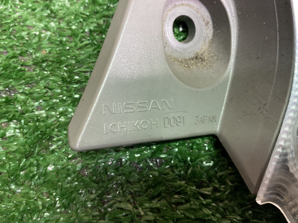 Dec 2010 to Feb 2017 - Nissan Leaf - Right Taillight - Mk1, Lens# D091