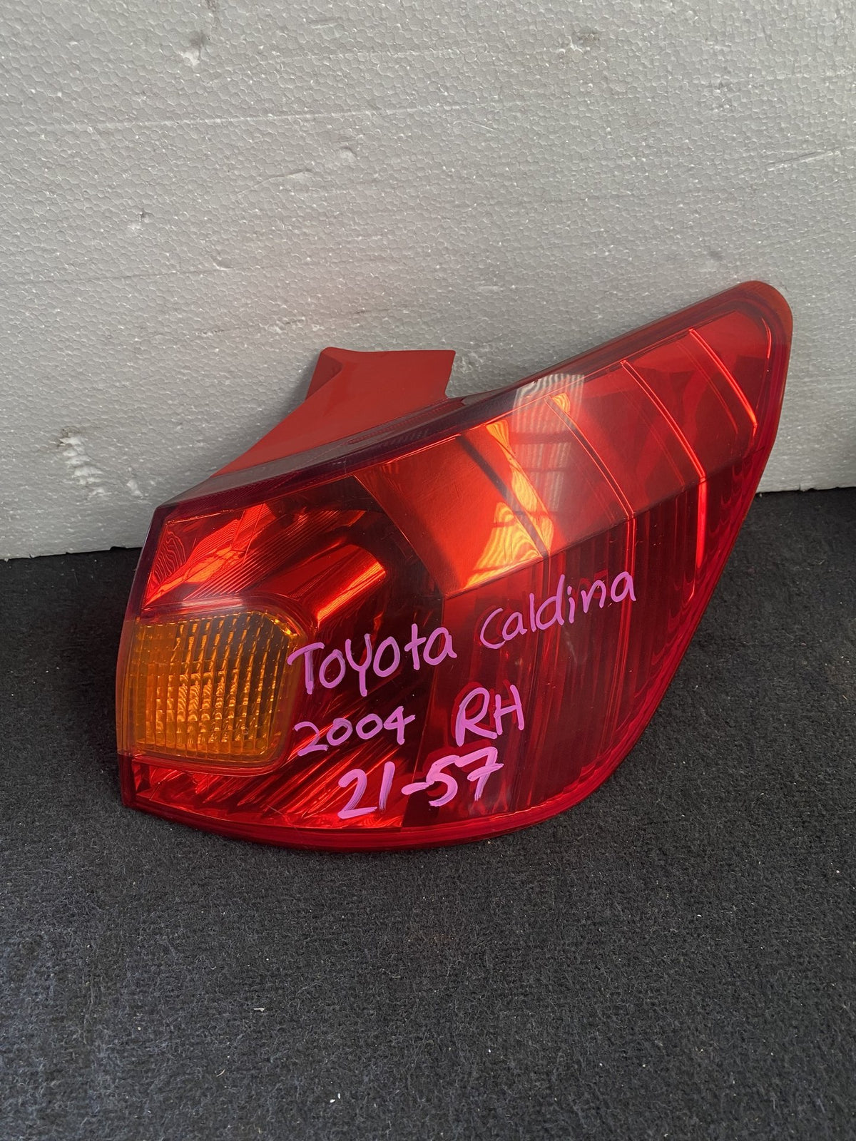 2004 Used Toyota Caldina - Right Taillight PN: 21-57
