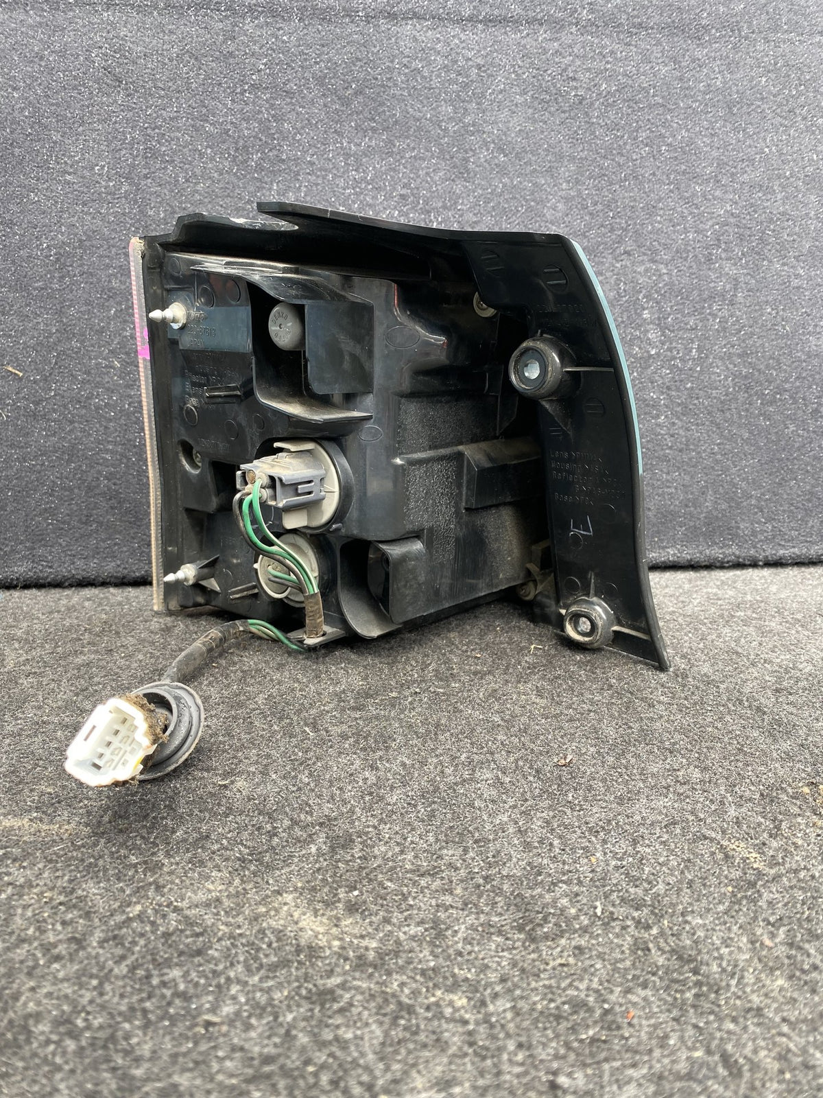 2011 Mitsubishi Outlander - Right Taillight PN: SEEPICS