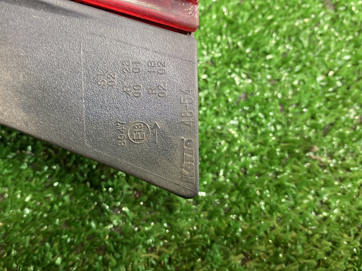 2004 Toyota Kluger - Right Taillight PN: KOITO 48-54