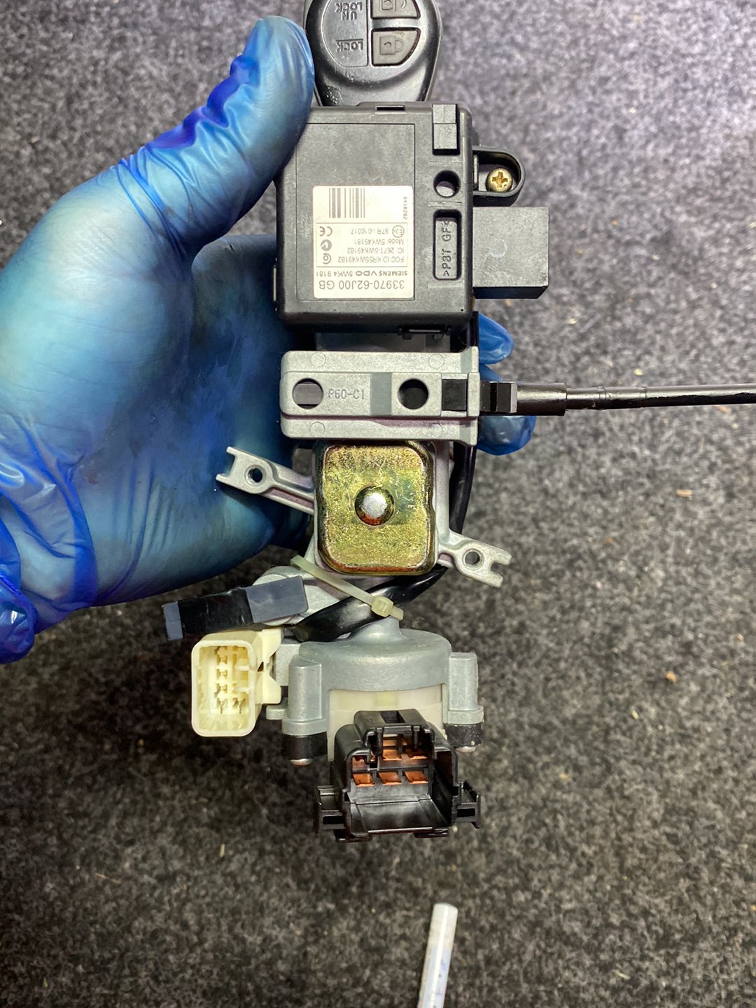 2004 Suzuki Swift - Ignition With Key PN: SL-S18