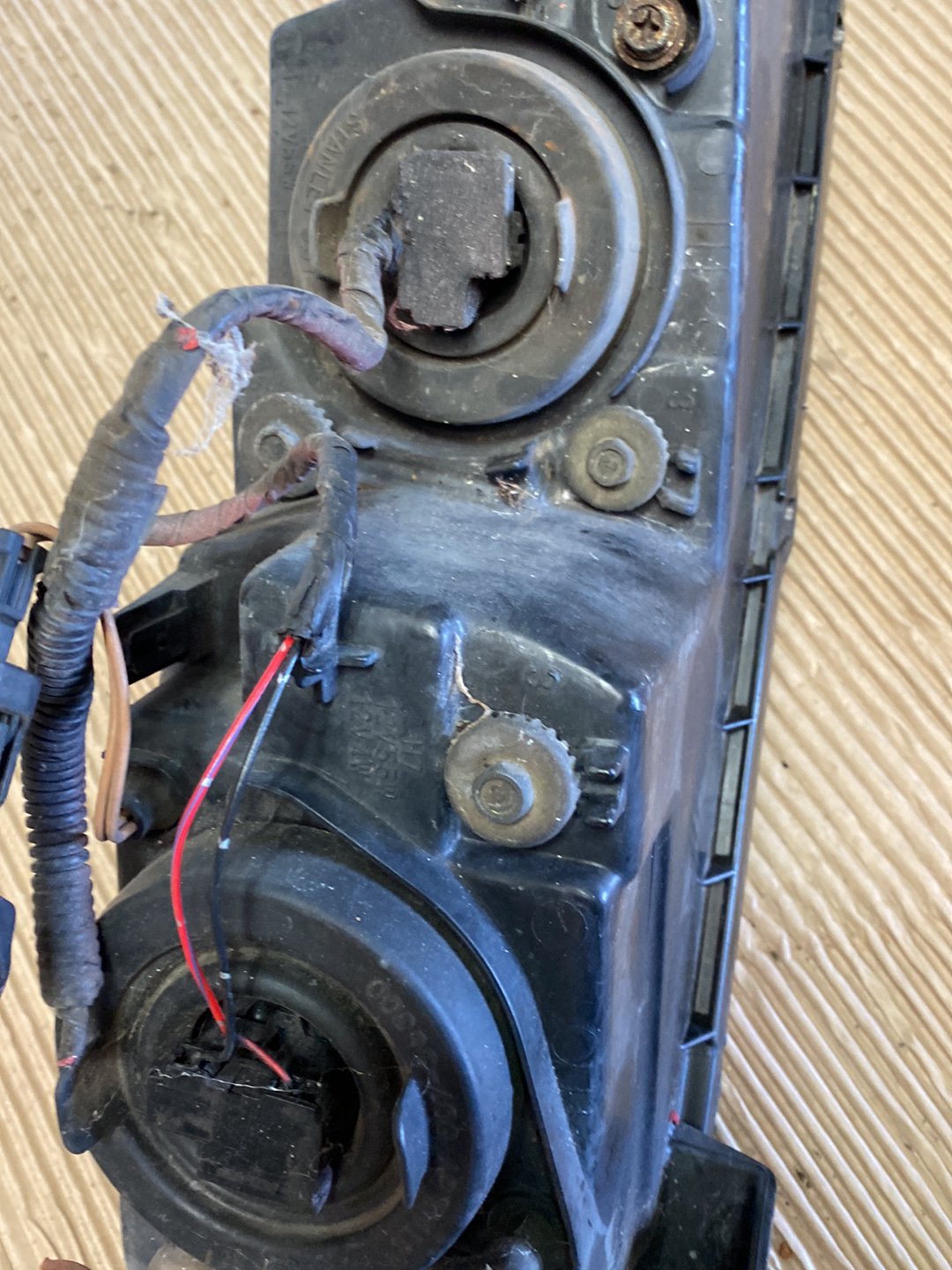 2002 Mitsubishi Galant- Right Headlight PN: STANLEY 907-37000