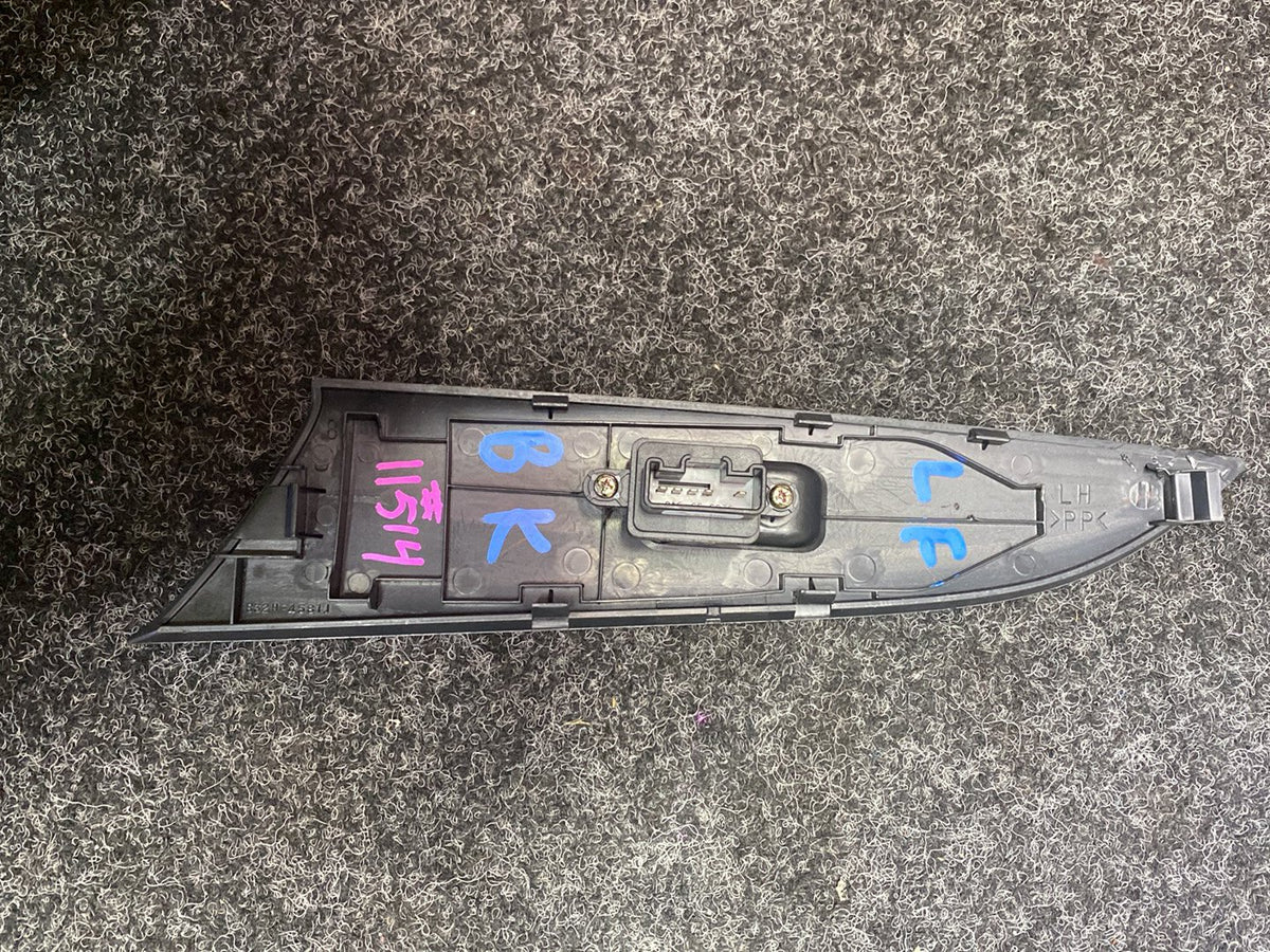 2005 Mazda Axela BK - Left Front Window Switch