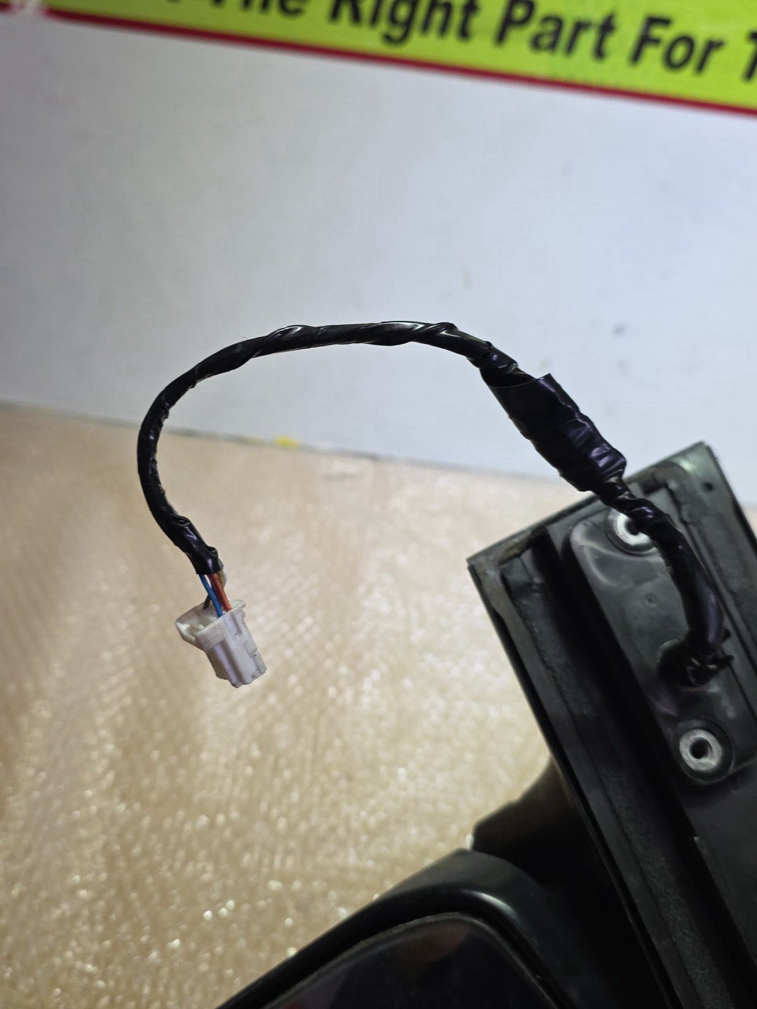 2008 Nissan Serena - Right Door Mirror PN: 7 wires